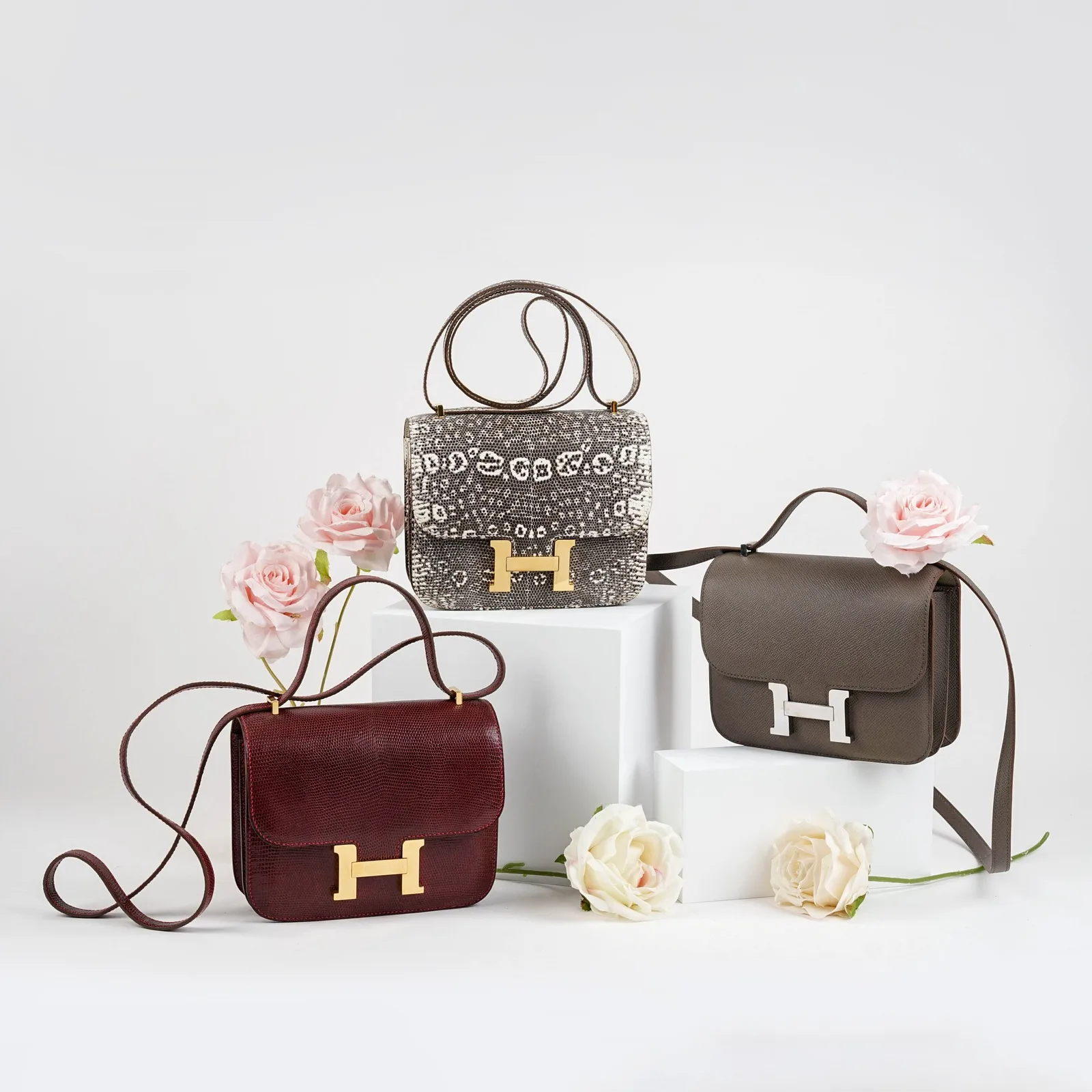 Ảnh Studio Túi đeo chéo da Epsom dáng nắp gập khoá chữ H - Koi Leather