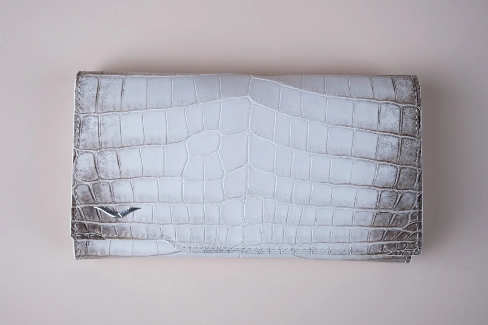 Ảnh Studio Ví dài da cá sấu nắp gập màu trắng phối lót Epsom - Koi Leather
