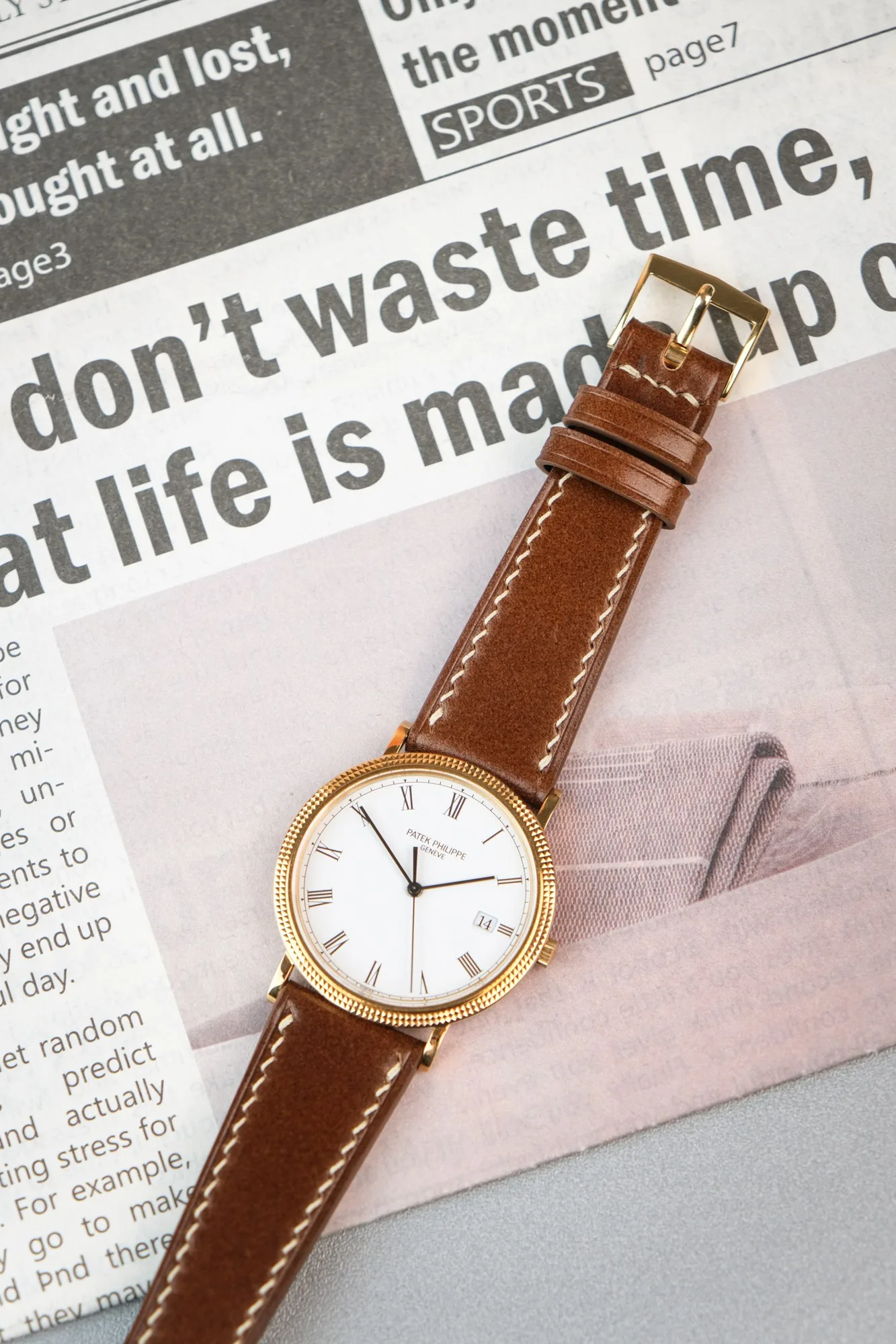 Ảnh Lifestyle Dây đồng hồ da Shell Cordovan màu Cognac cho Patek Philippe - Koi Leather