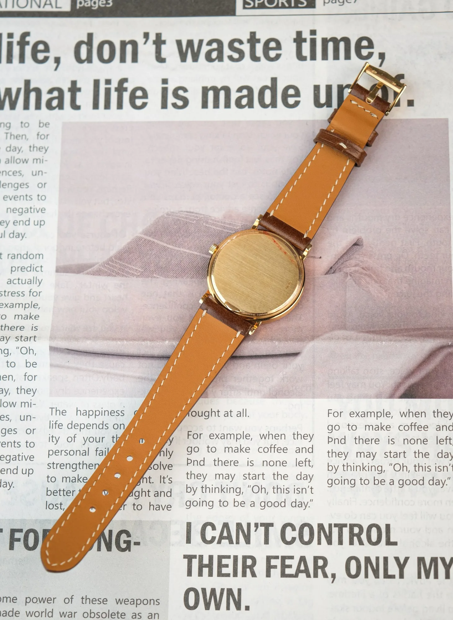 Ảnh Lifestyle Dây đồng hồ da Shell Cordovan màu Cognac cho Patek Philippe - Koi Leather