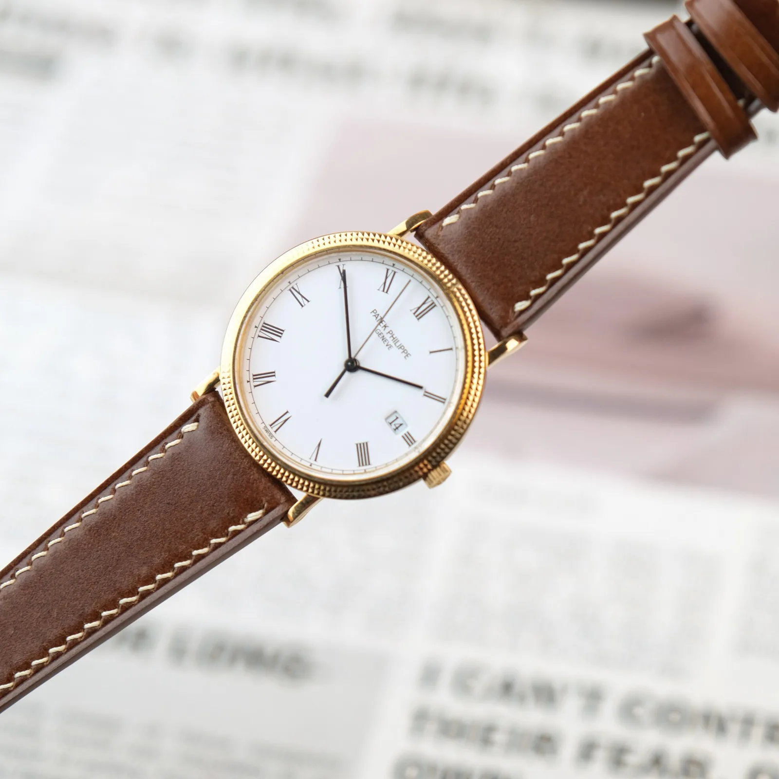 Ảnh Lifestyle Dây đồng hồ da Shell Cordovan màu Cognac cho Patek Philippe - Koi Leather