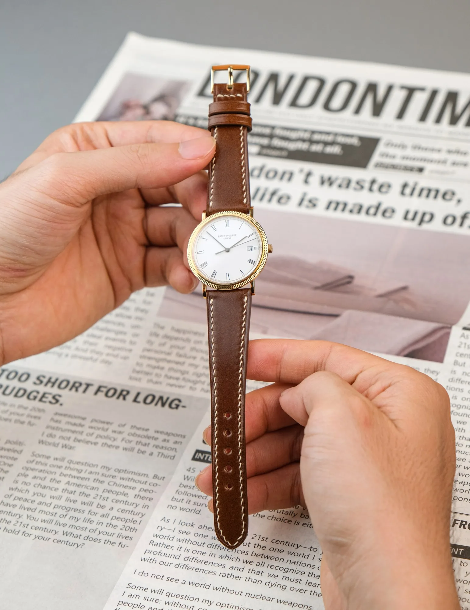Ảnh Lifestyle Dây đồng hồ da Shell Cordovan màu Cognac cho Patek Philippe - Koi Leather
