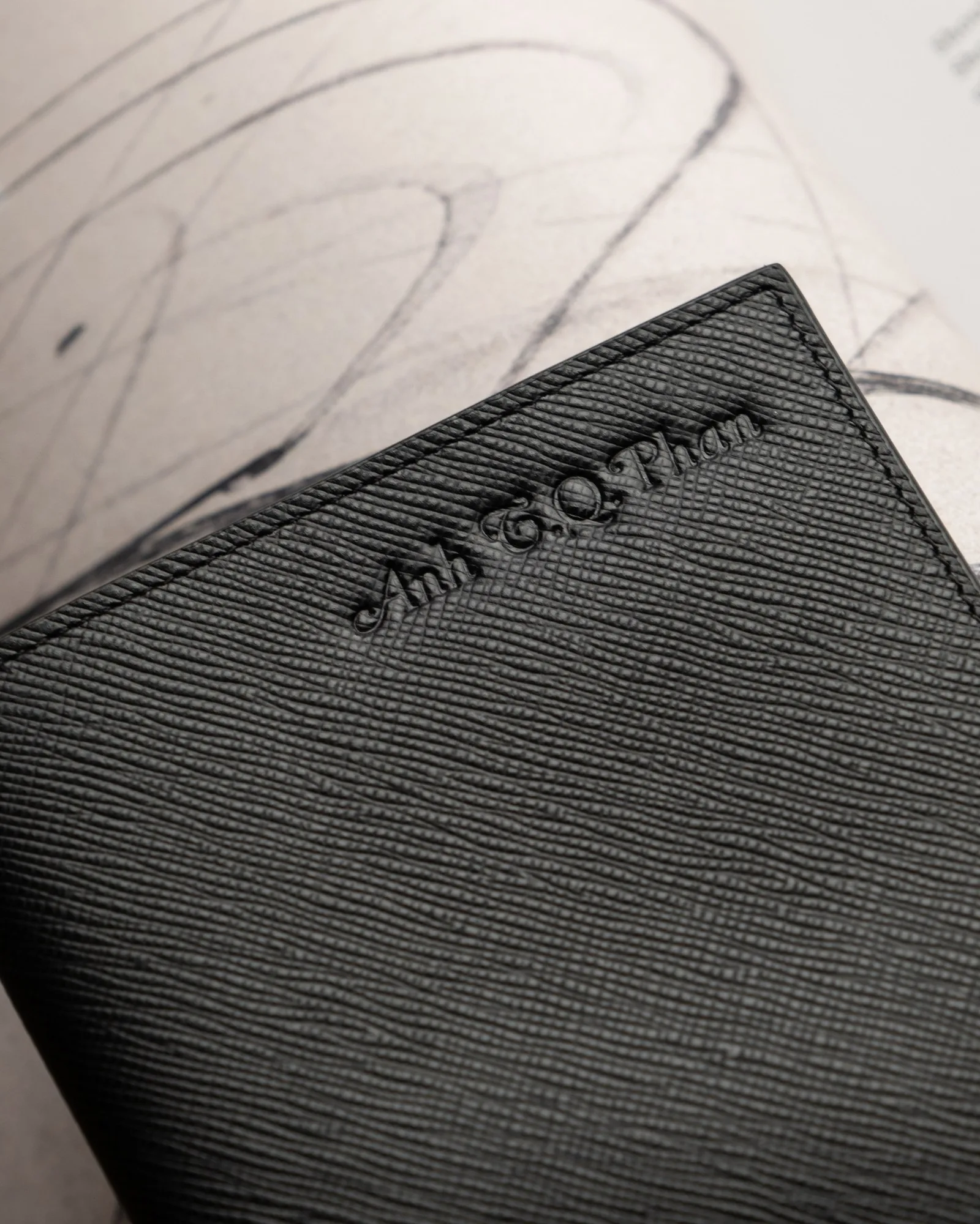 Ảnh Bao da hộ chiếu da Epsom màu đen - Koi Leather