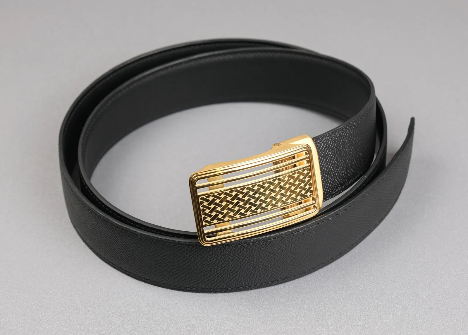 Ảnh Studio Dây lưng da Epsom màu đen khoá kim loại vàng - Koi Leather