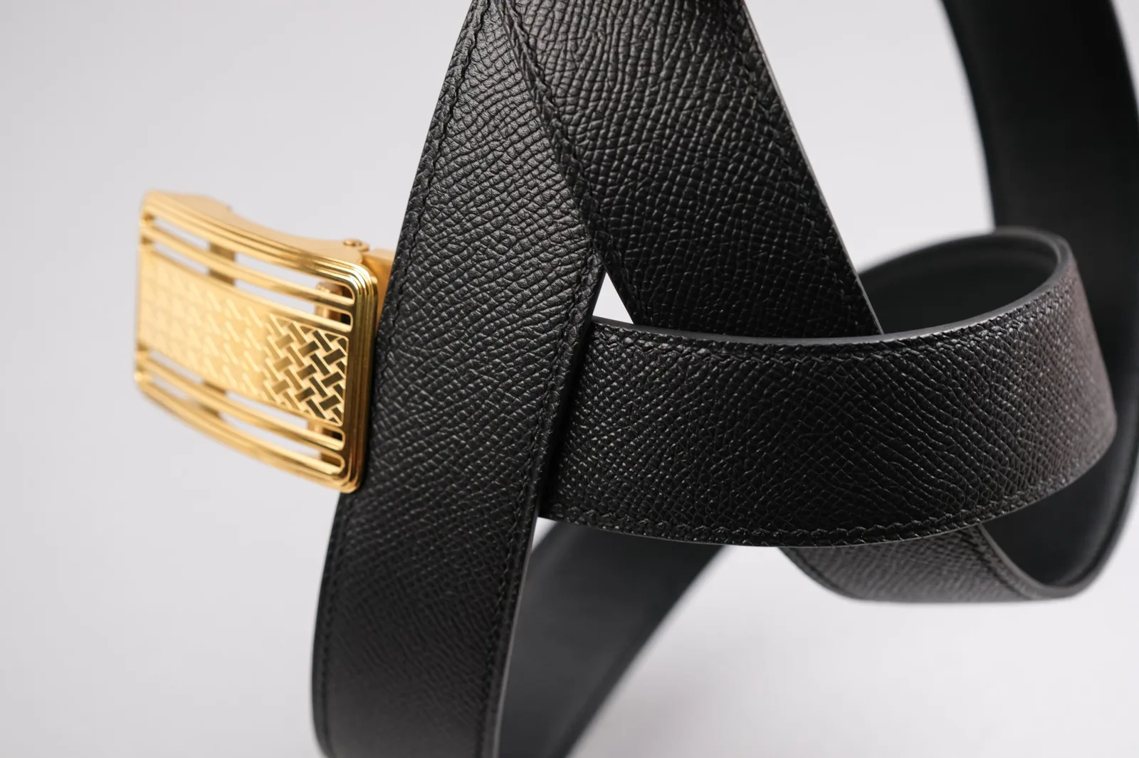 Ảnh Studio Dây lưng da Epsom màu đen khoá kim loại vàng - Koi Leather