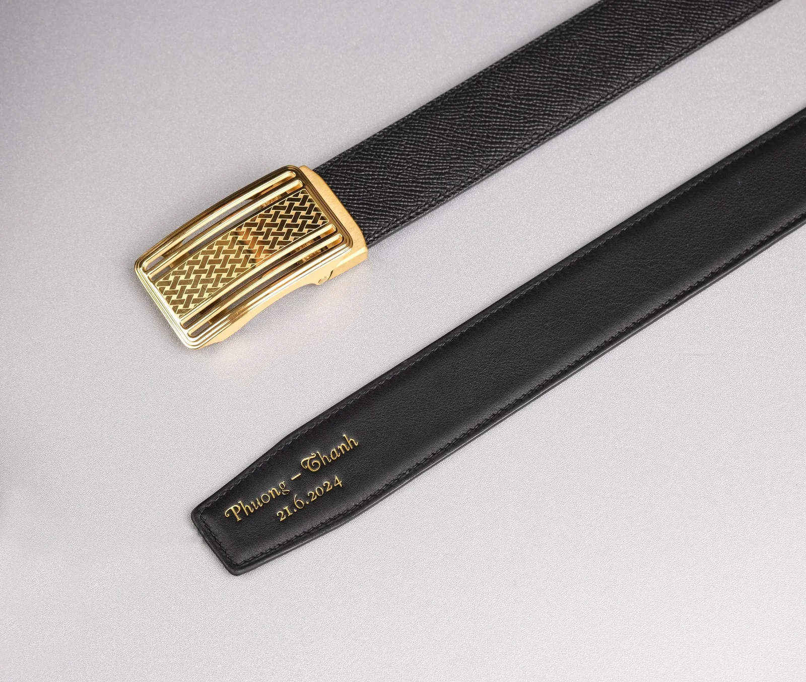 Ảnh Studio Dây lưng da Epsom màu đen khoá kim loại vàng - Koi Leather