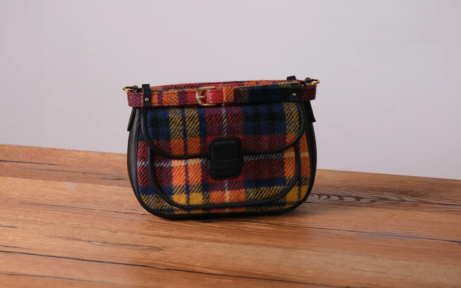 Ảnh Studio Túi Mettique 25 vải tweed caro vàng phối da bò đen - Koi Leather
