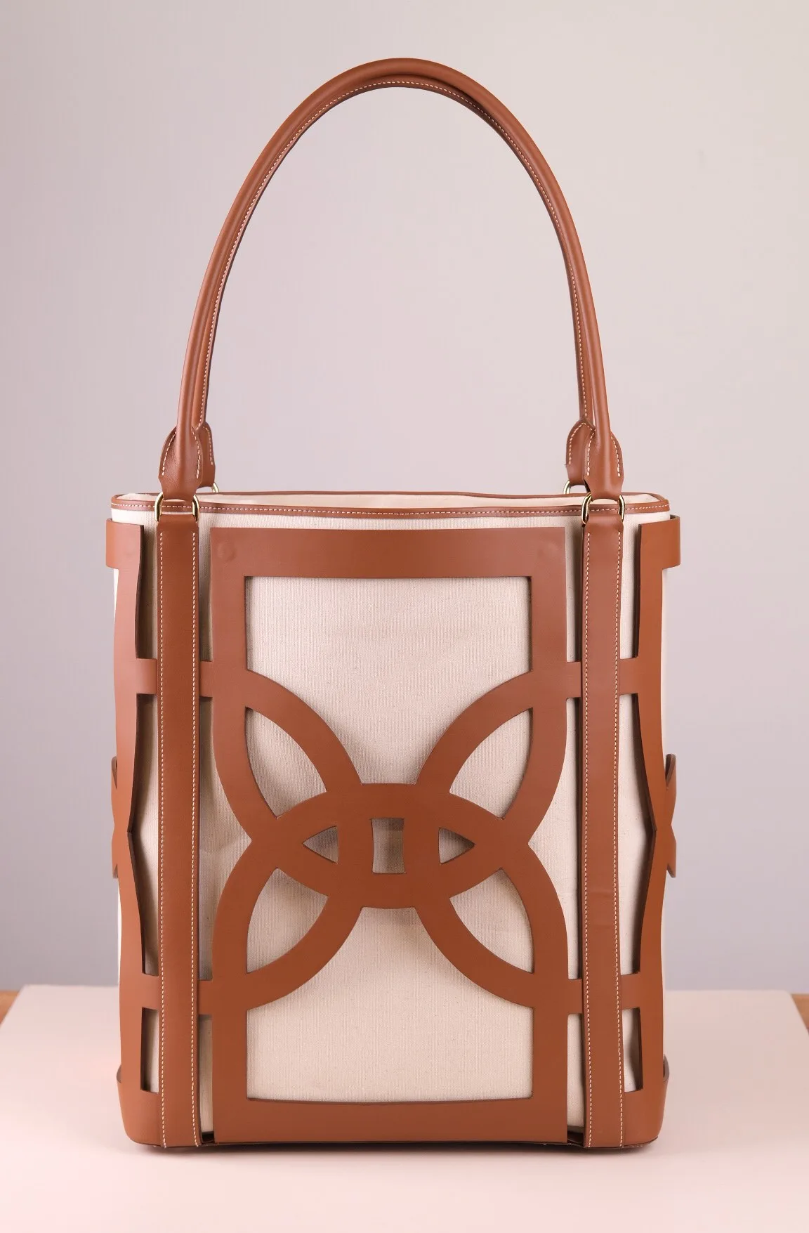 Ảnh Studio Túi tote lồng da cắt hoa văn phối ruột vải canvas màu vàng bò - Koi Leather