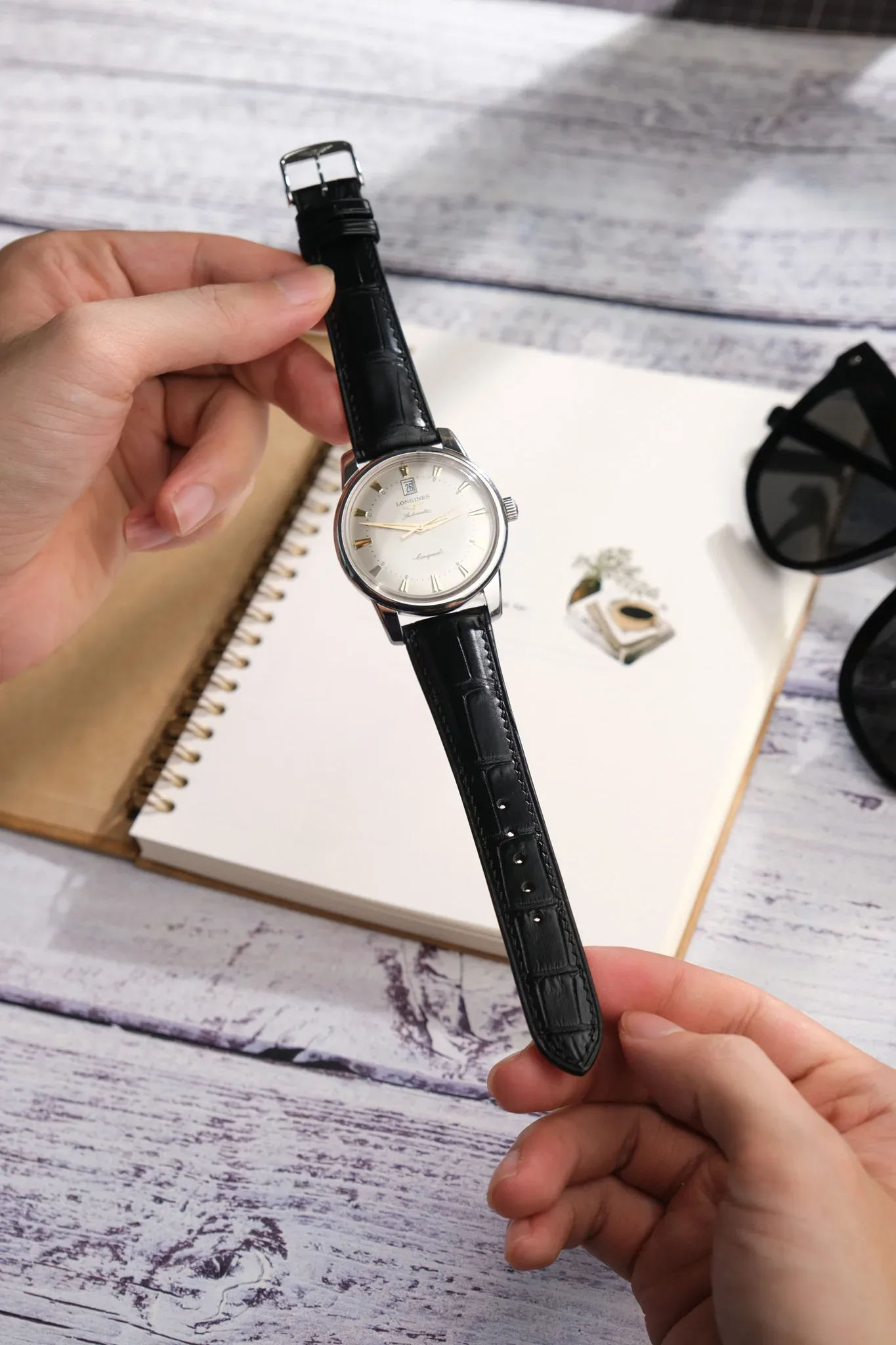 Ảnh Studio Dây đồng hồ da cá sấu đen - KOI Leather