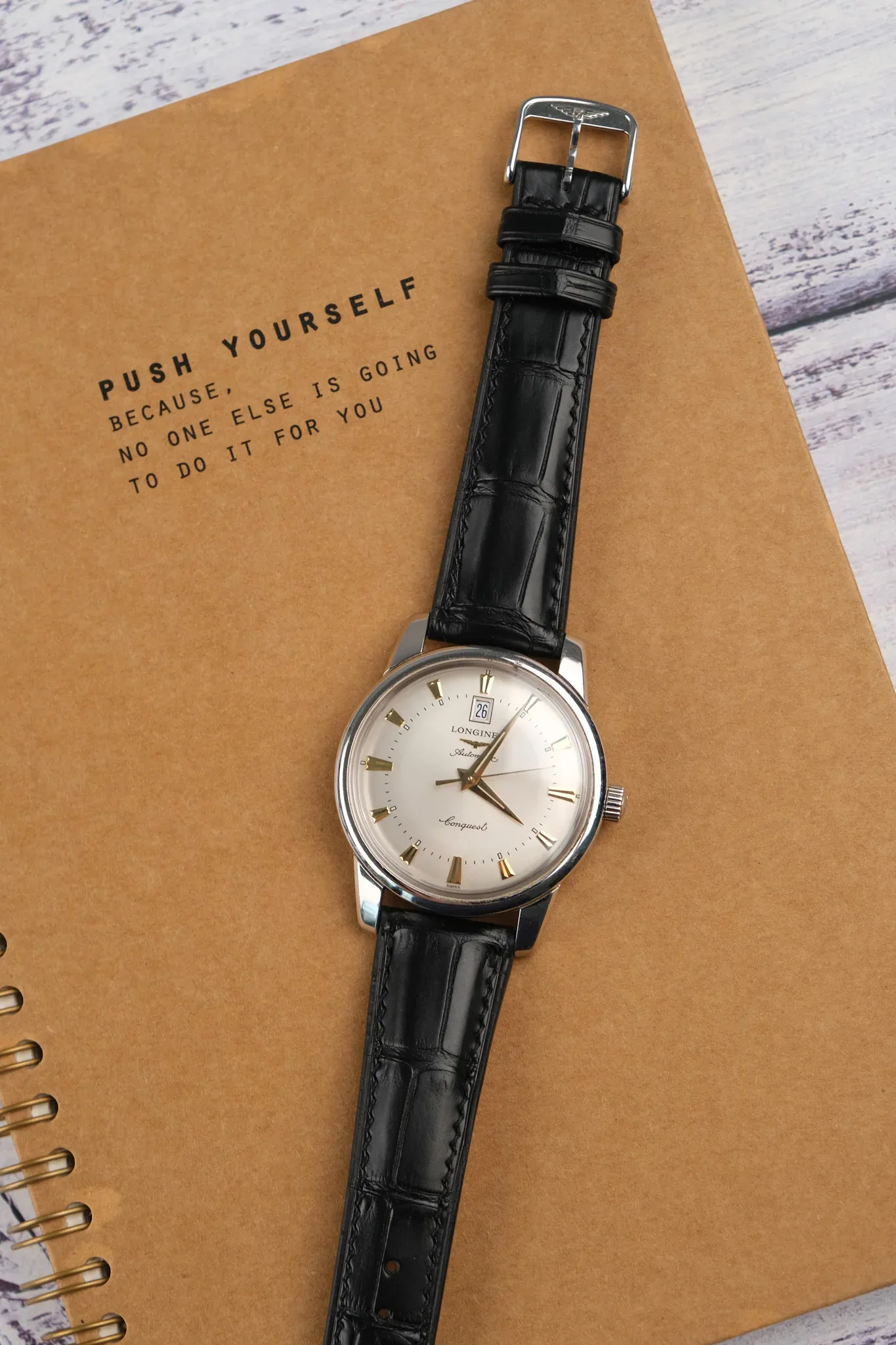 Ảnh Studio Dây đồng hồ da cá sấu đen - KOI Leather