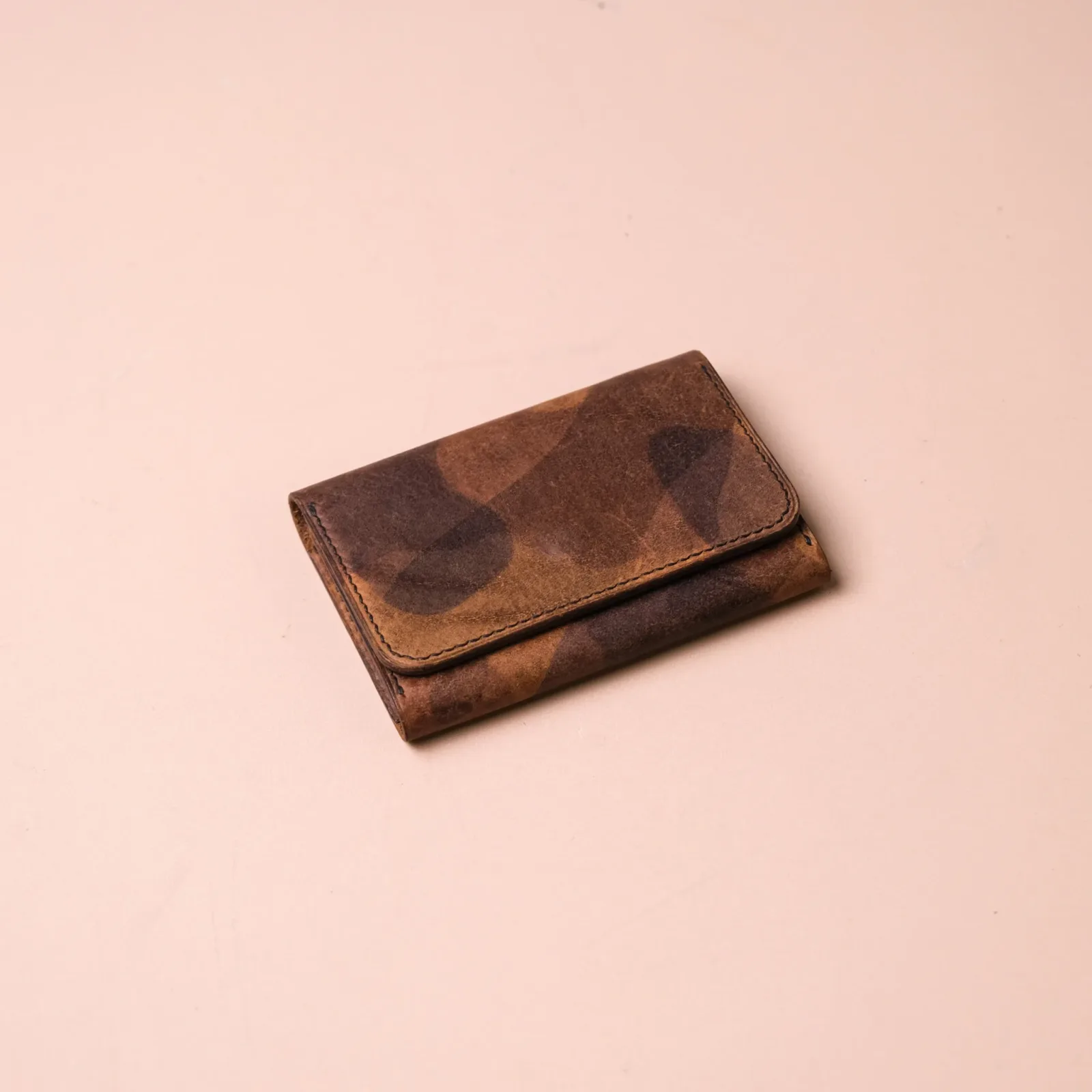 Ảnh Studio Ví gập - KOI Leather