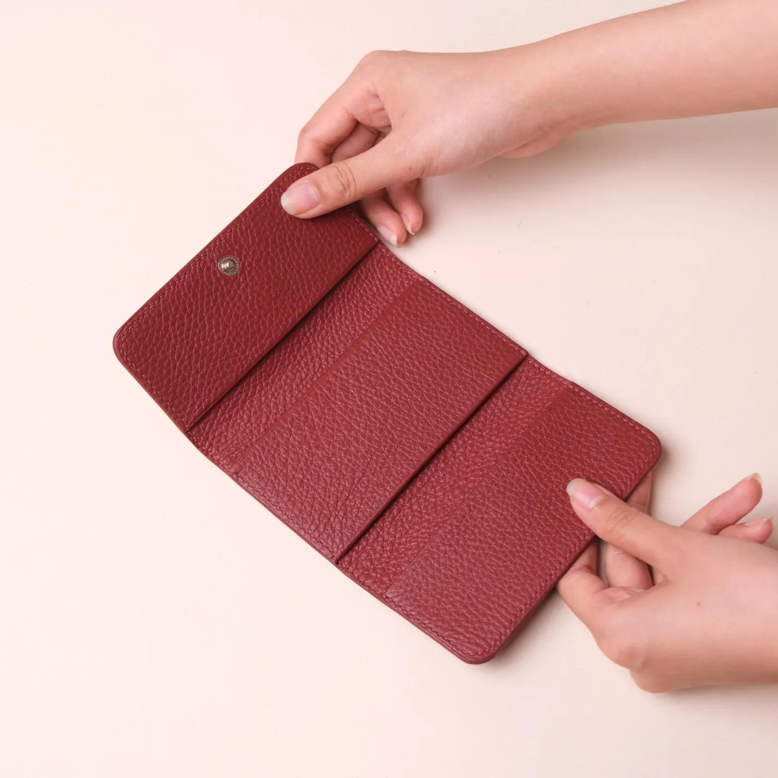 Ảnh Studio Ví gập - KOI Leather