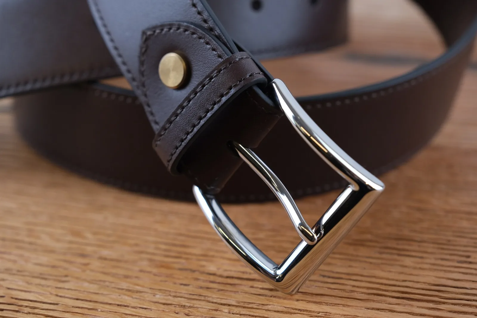 Ảnh Studio Dây lưng da bò màu nâu đậm khóa kim bạc - Koi Leather