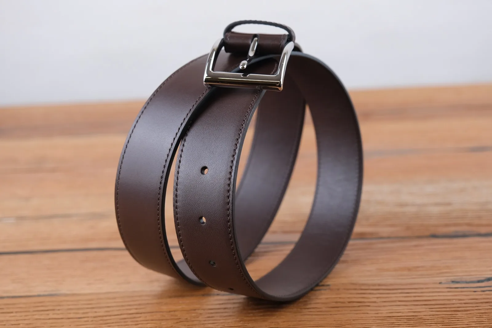 Ảnh Studio Dây lưng da bò màu nâu đậm khóa kim bạc - Koi Leather
