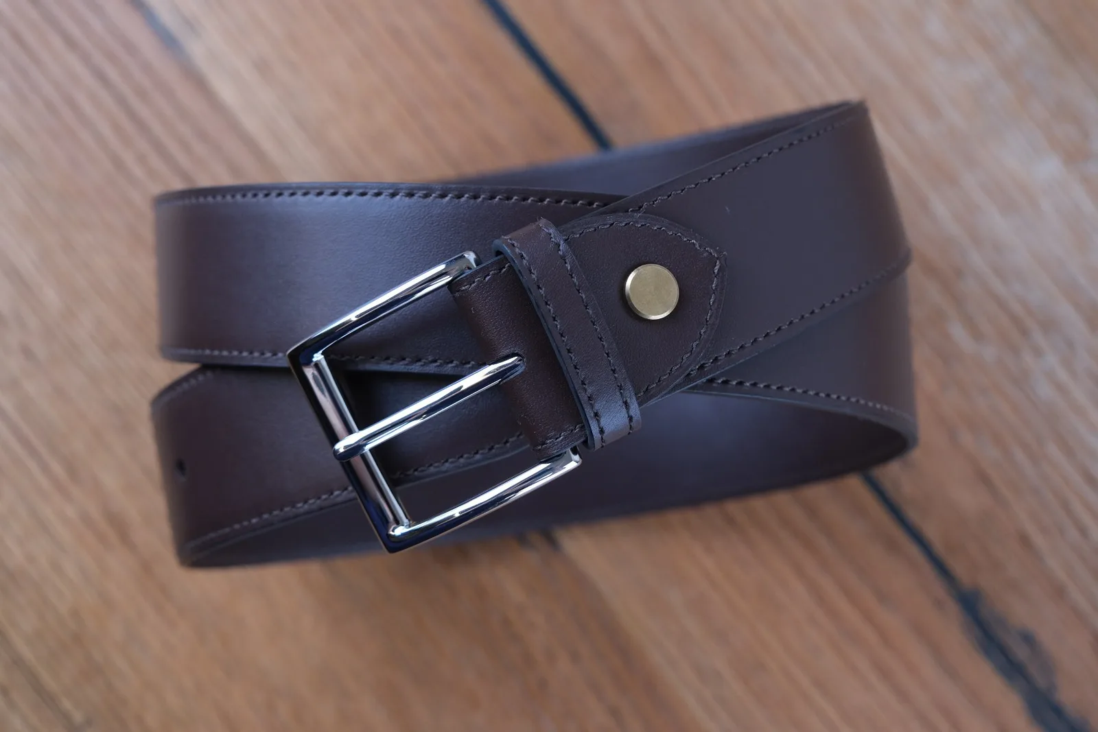 Ảnh Studio Dây lưng da bò màu nâu đậm khóa kim bạc - Koi Leather