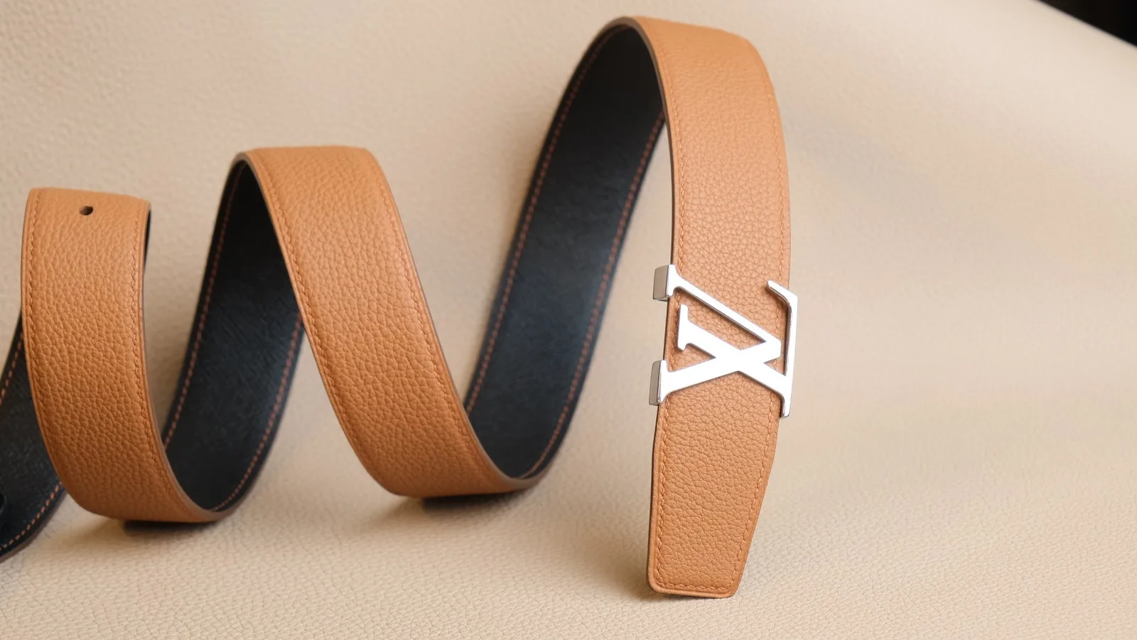 Ảnh Studio Dây thắt lưng da bò Togo màu vàng bò may đo cho mặt khoá - Koi Leather