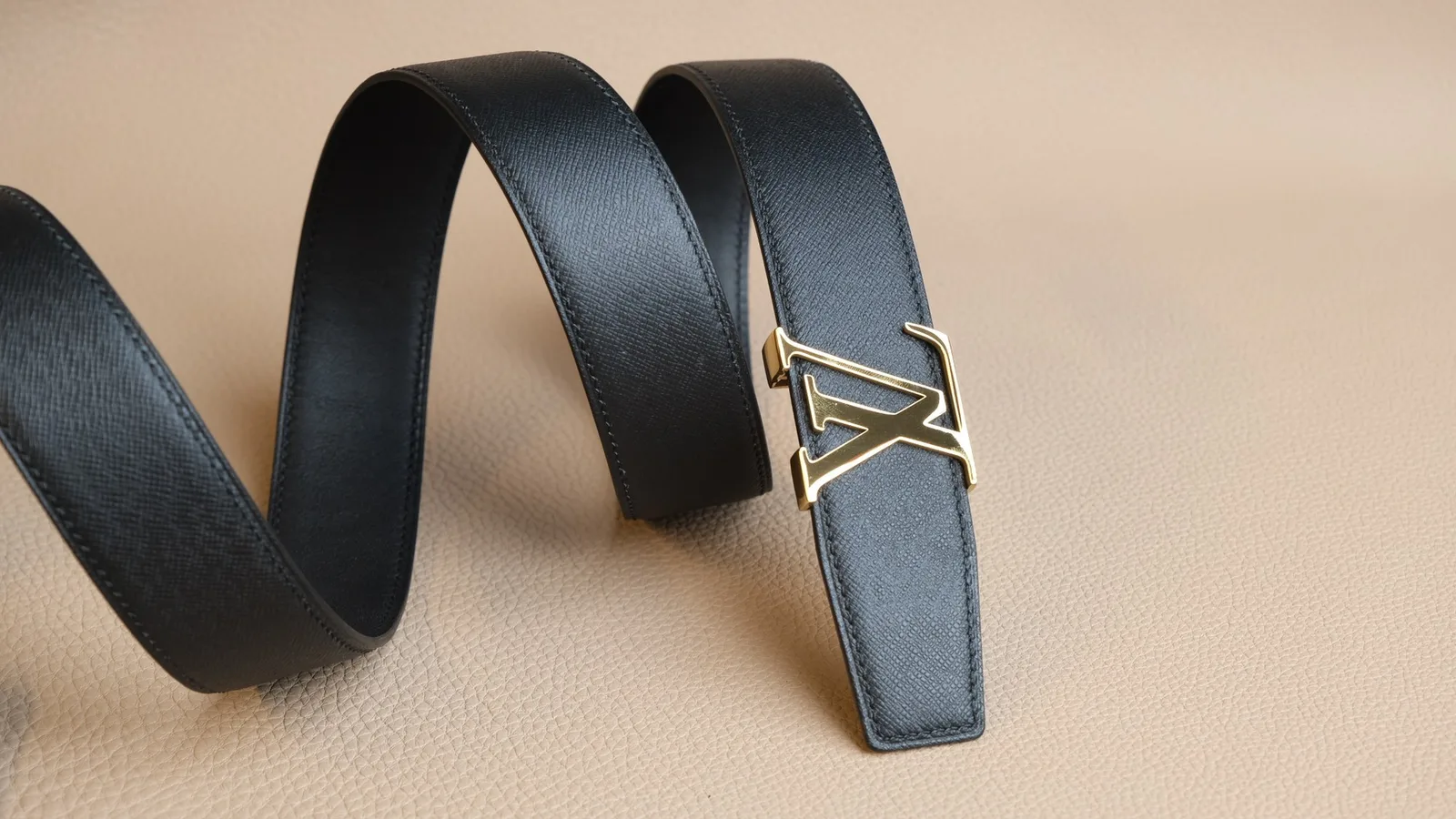 Ảnh Studio Dây thắt lưng da bò Togo màu vàng bò may đo cho mặt khoá - Koi Leather
