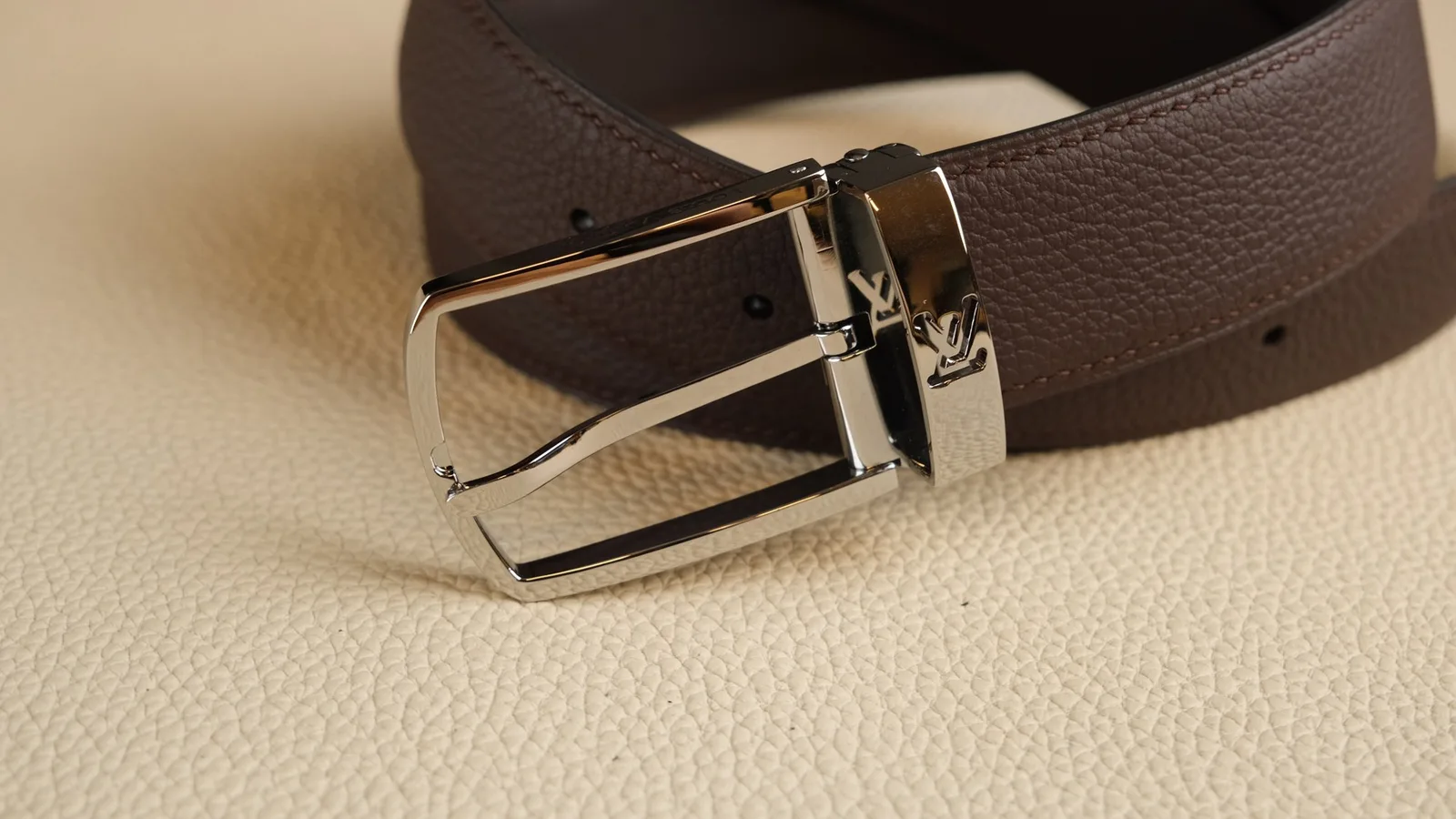 Ảnh Studio Dây thắt lưng da bò Togo màu vàng bò may đo cho mặt khoá - Koi Leather