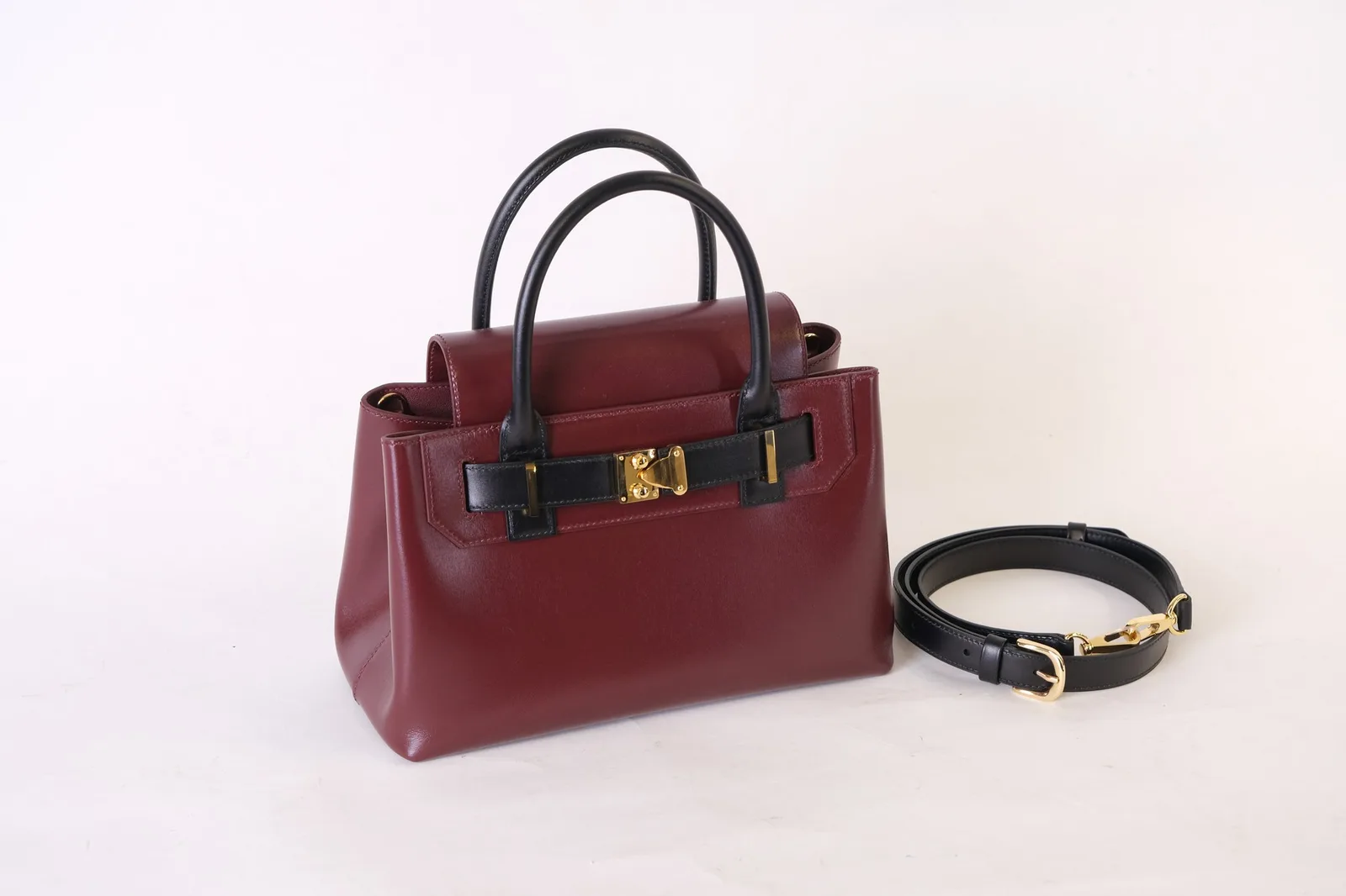 Ảnh Studio Túi xách da Box Calf màu đỏ burgundy phối quai đen - Koi Leather