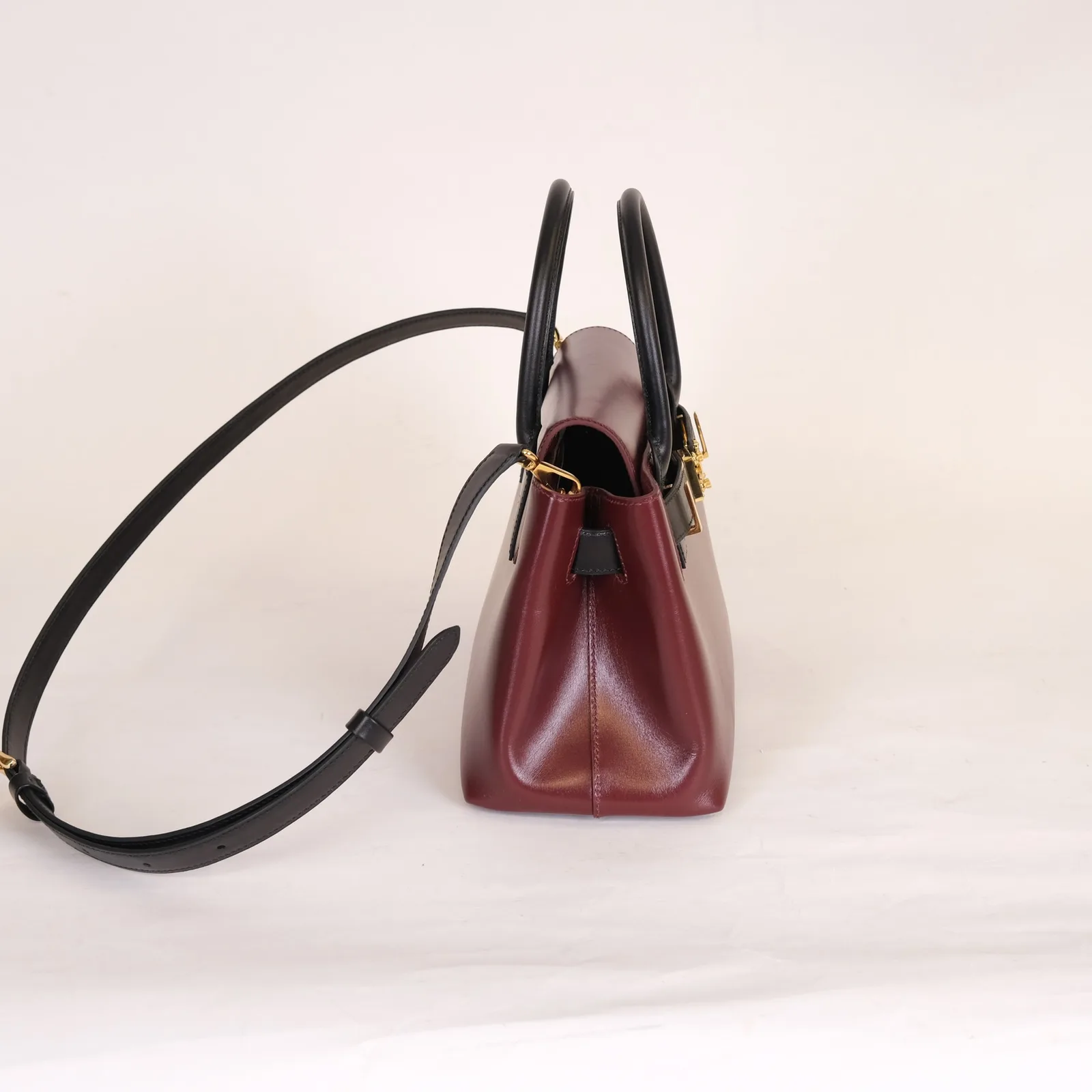 Ảnh Studio Túi xách da Box Calf màu đỏ burgundy phối quai đen - Koi Leather