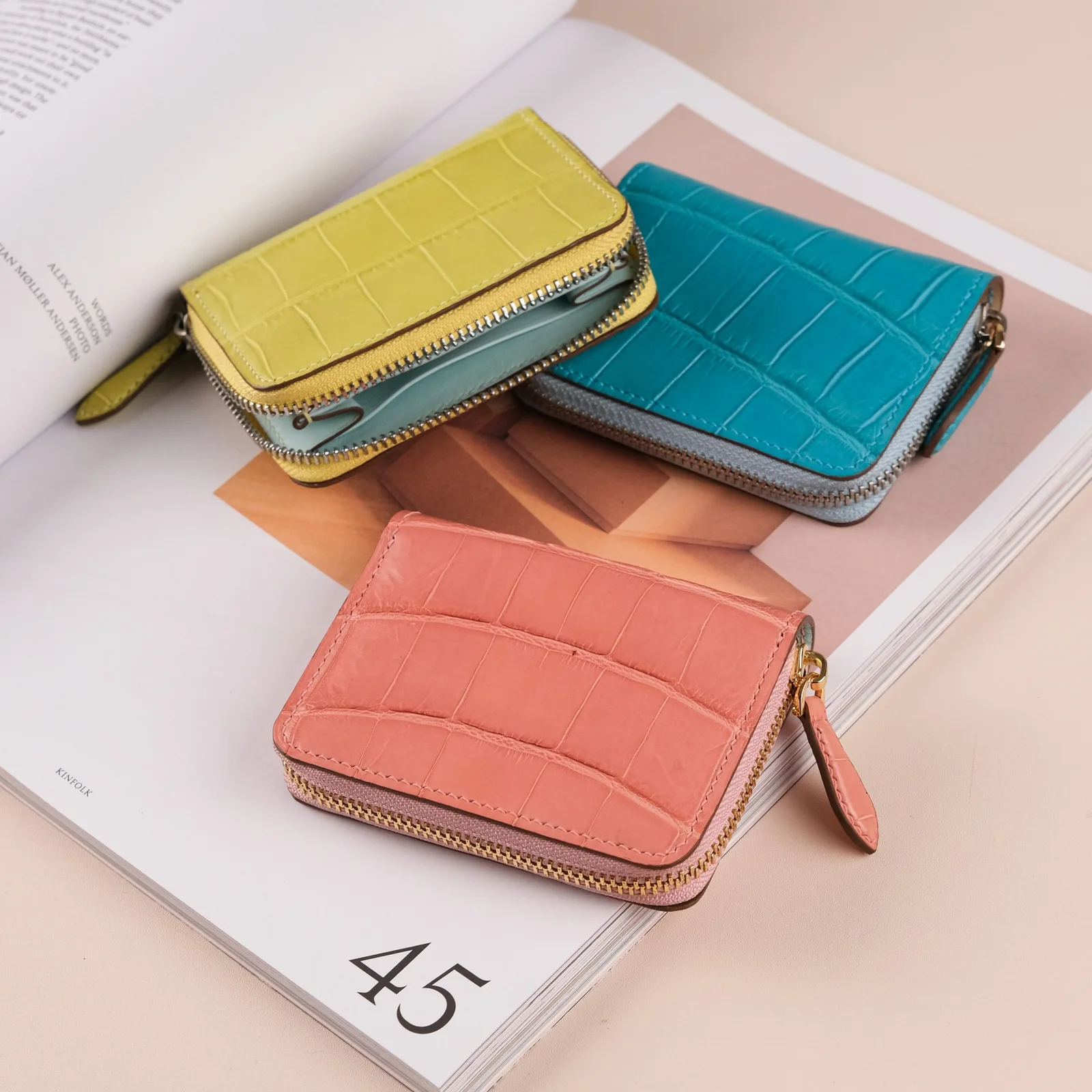 Ảnh Studio Ví zip mini da cá sấu nhiều màu dáng kéo khóa - Koi Leather