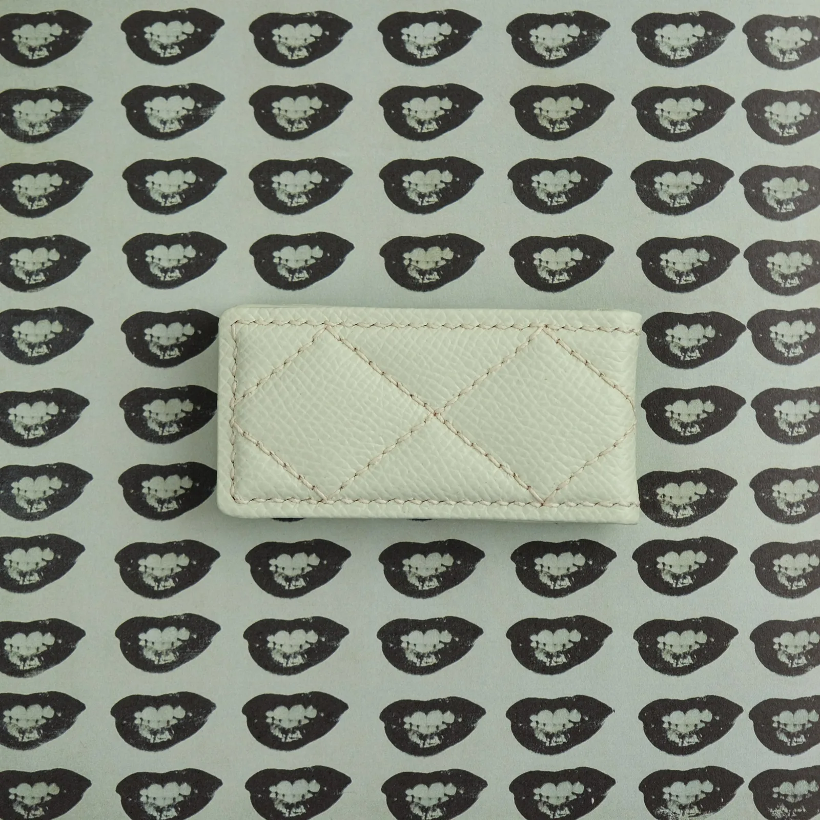 Ảnh Studio Kẹp tiền nam châm da Epsom xanh mint chần trám - Koi Leather