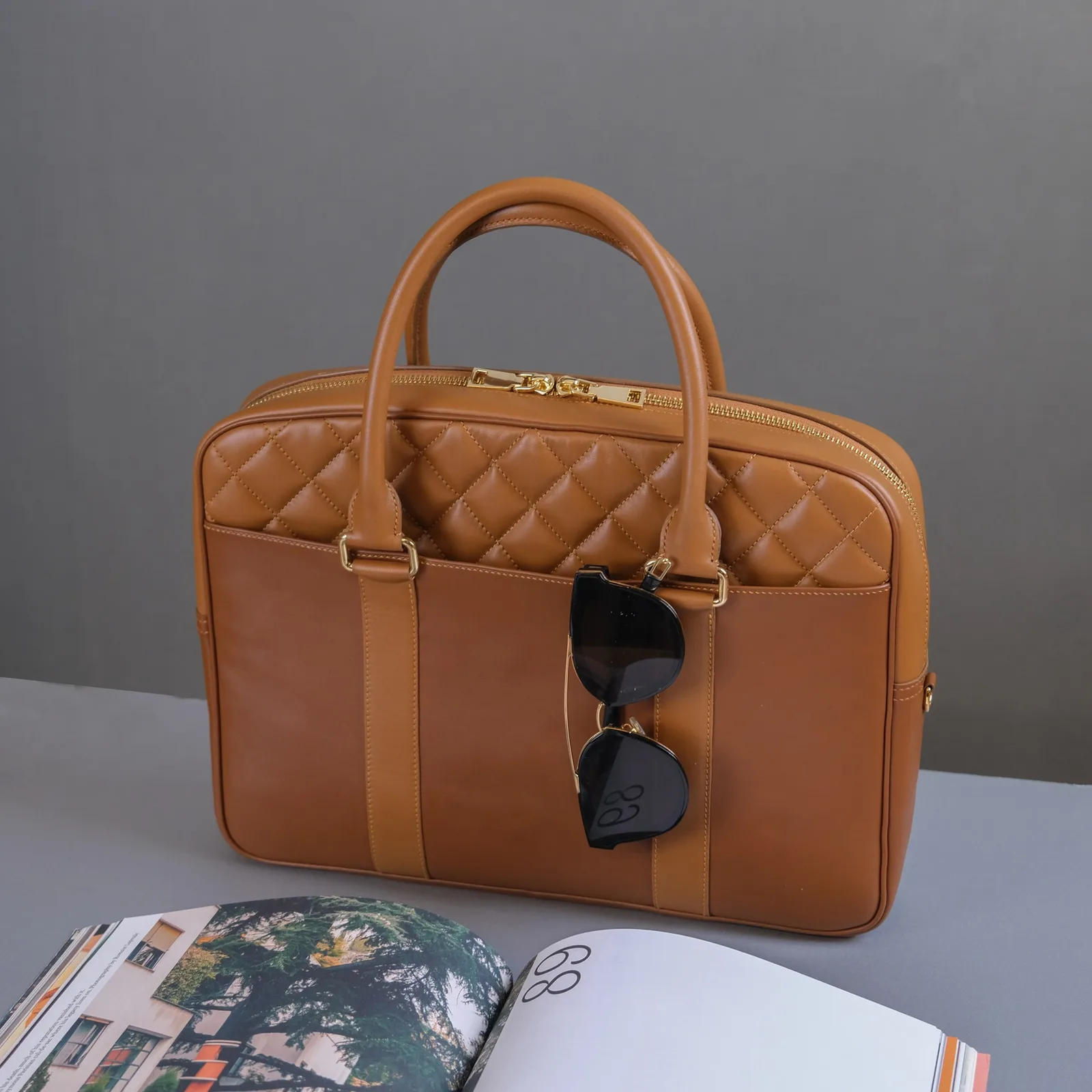 Ảnh Studio Túi laptop da bò màu vàng bò chần trám - Koi Leather