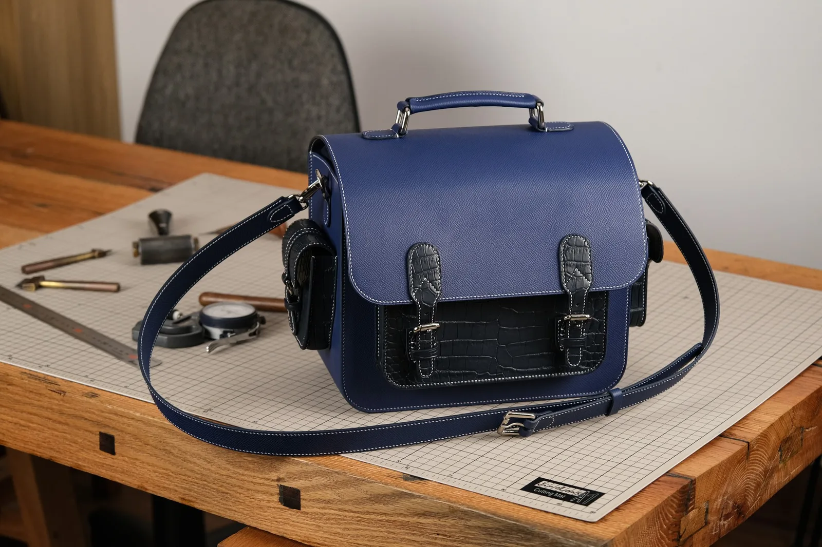 Ảnh Studio Túi máy ảnh da Epsom phối cá sấu màu xanh navy - Koi Leather