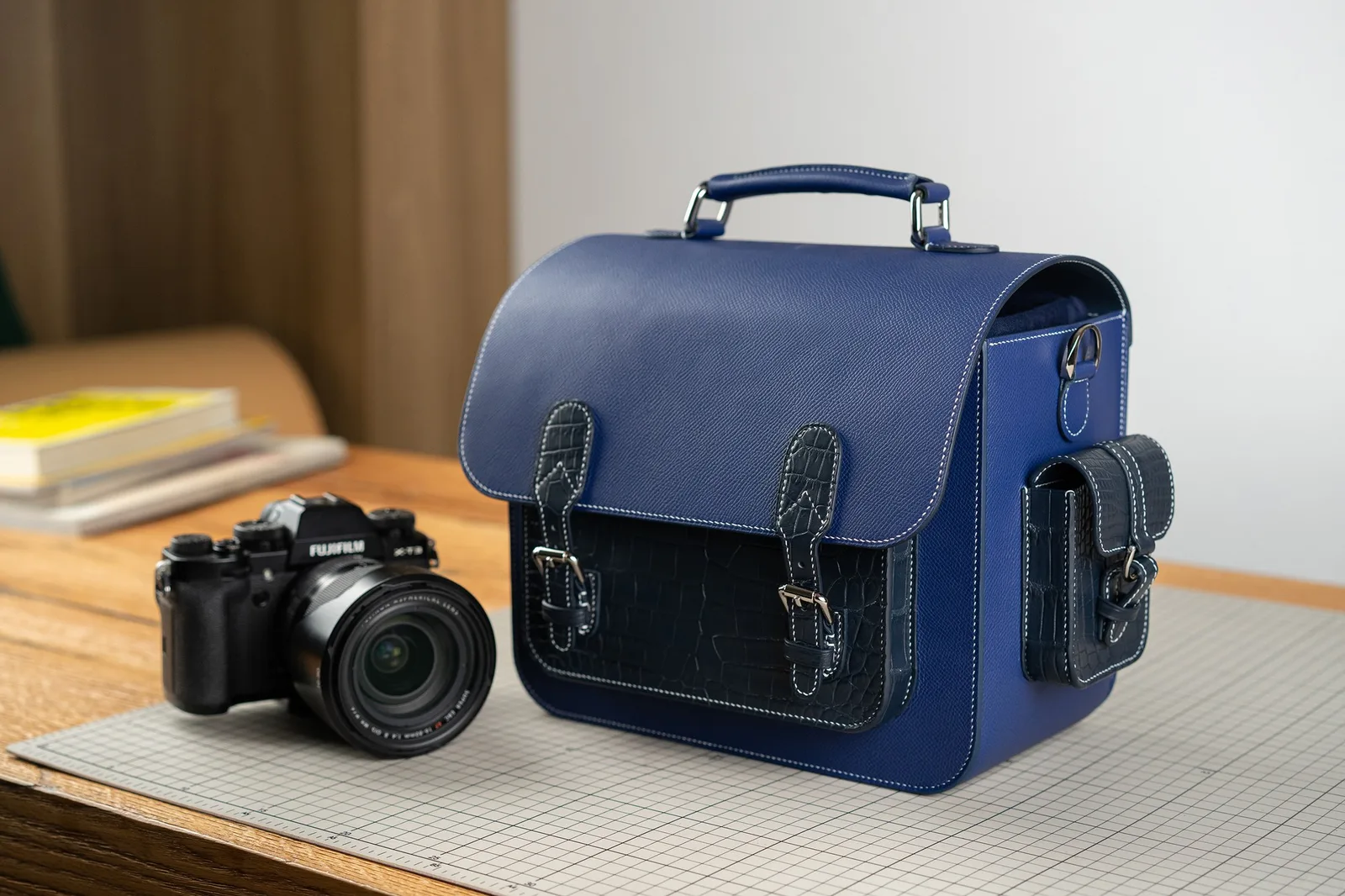 Ảnh Studio Túi máy ảnh da Epsom phối cá sấu màu xanh navy - Koi Leather