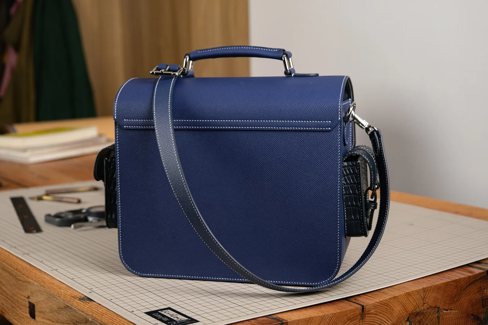 Ảnh Studio Túi máy ảnh da Epsom phối cá sấu màu xanh navy - Koi Leather
