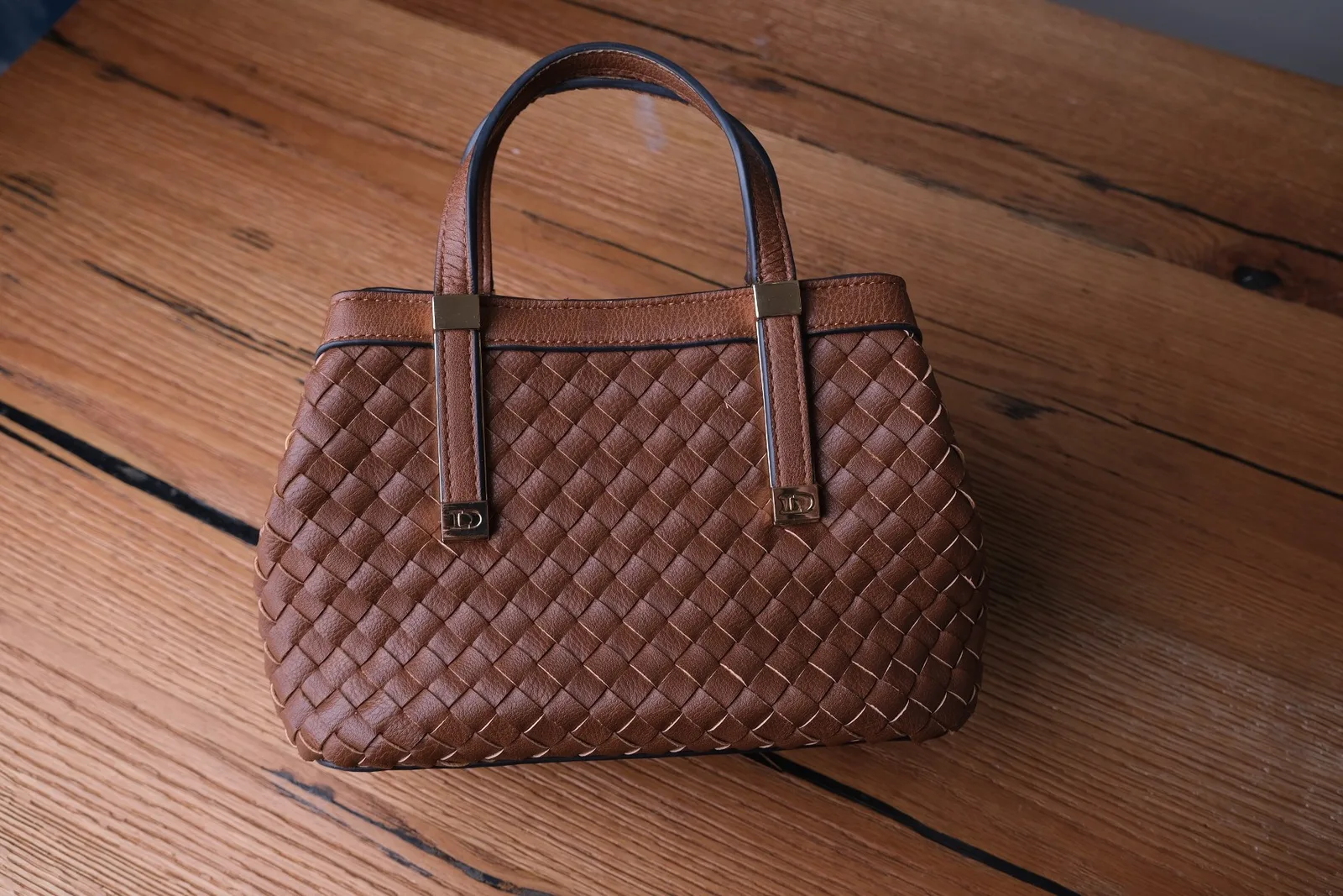 Ảnh Studio Túi xách da bò đan thủ công màu nâu quai cầm - Koi Leather