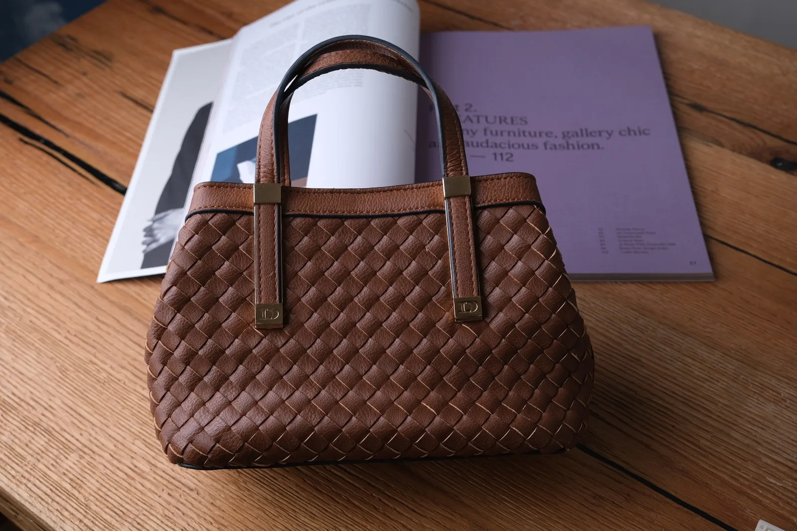 Ảnh Studio Túi xách da bò đan thủ công màu nâu quai cầm - Koi Leather