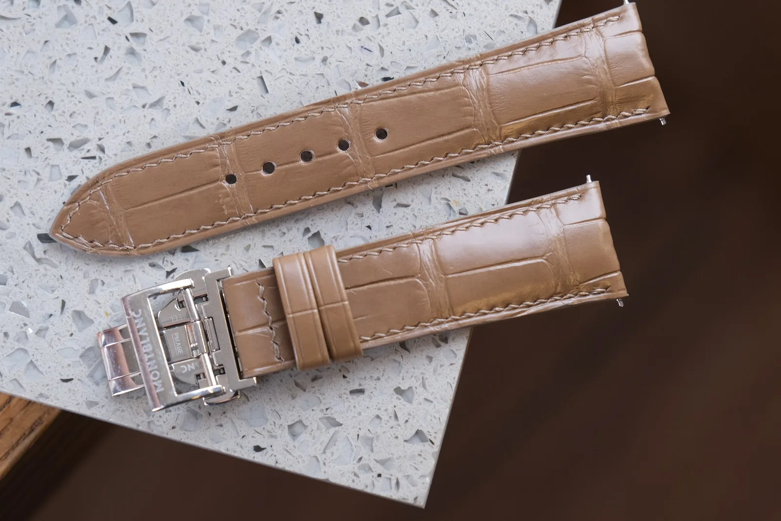 Ảnh Studio Dây đồng hồ da cá sấu màu olive cho Montblanc - Koi Leather