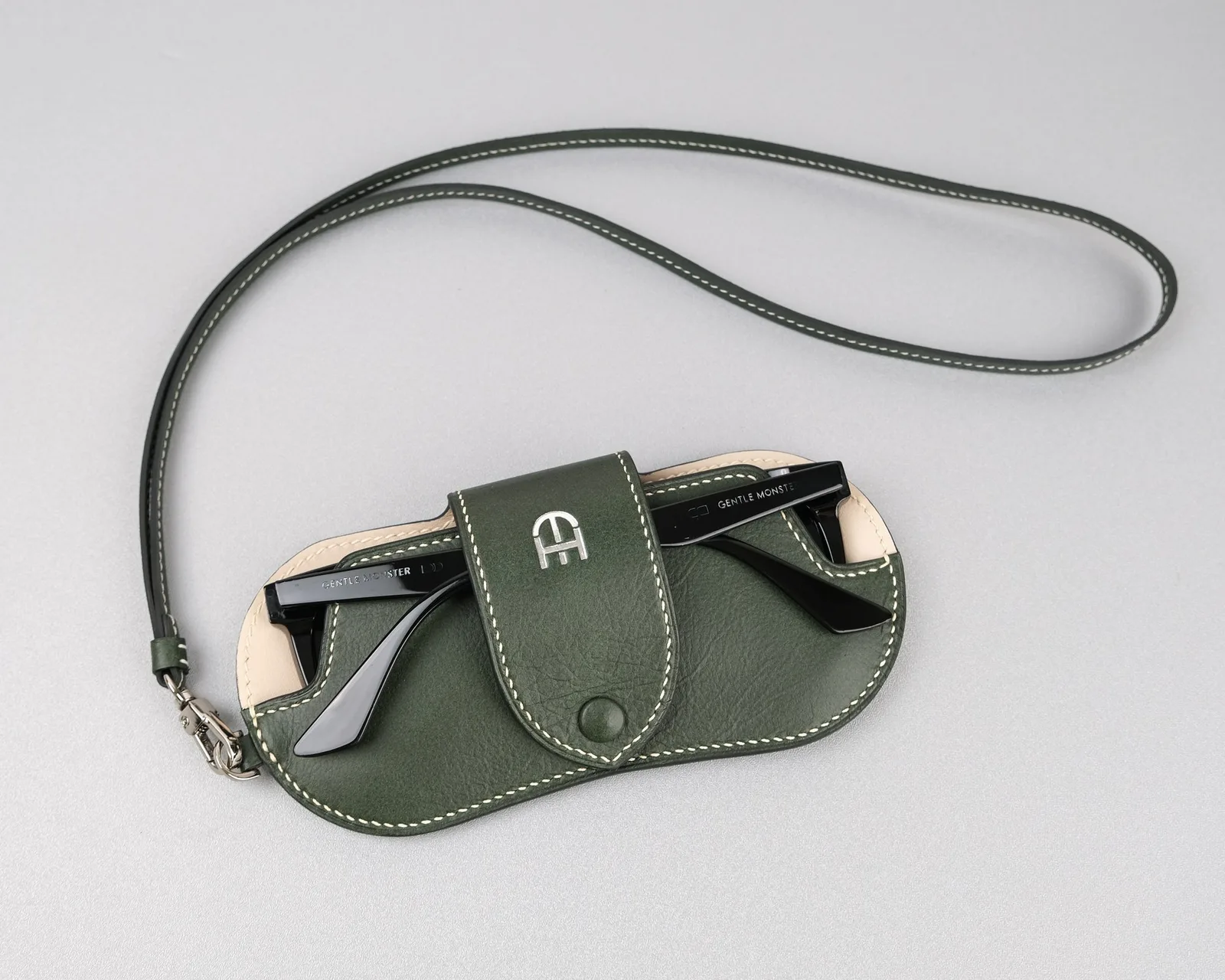 Ảnh Studio Bao da đựng kính đeo cổ da bò có quai đeo - Koi Leather