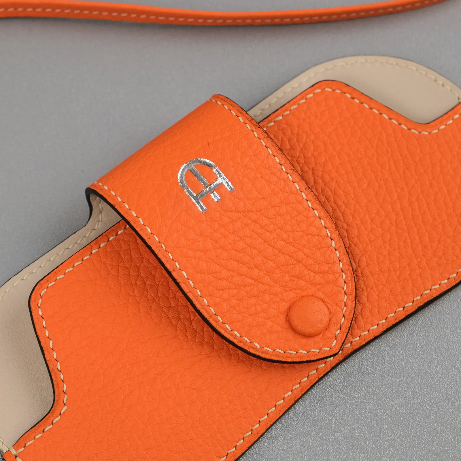 Ảnh Bao da đựng kính đeo cổ da bò có quai đeo - Koi Leather