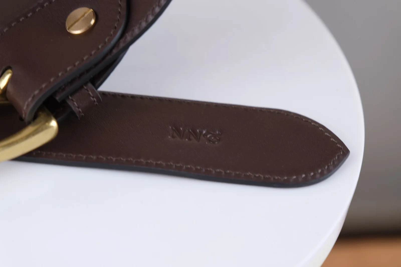 Ảnh Dây thắt lưng da bò màu nâu đậm khóa kim đồng - Koi Leather