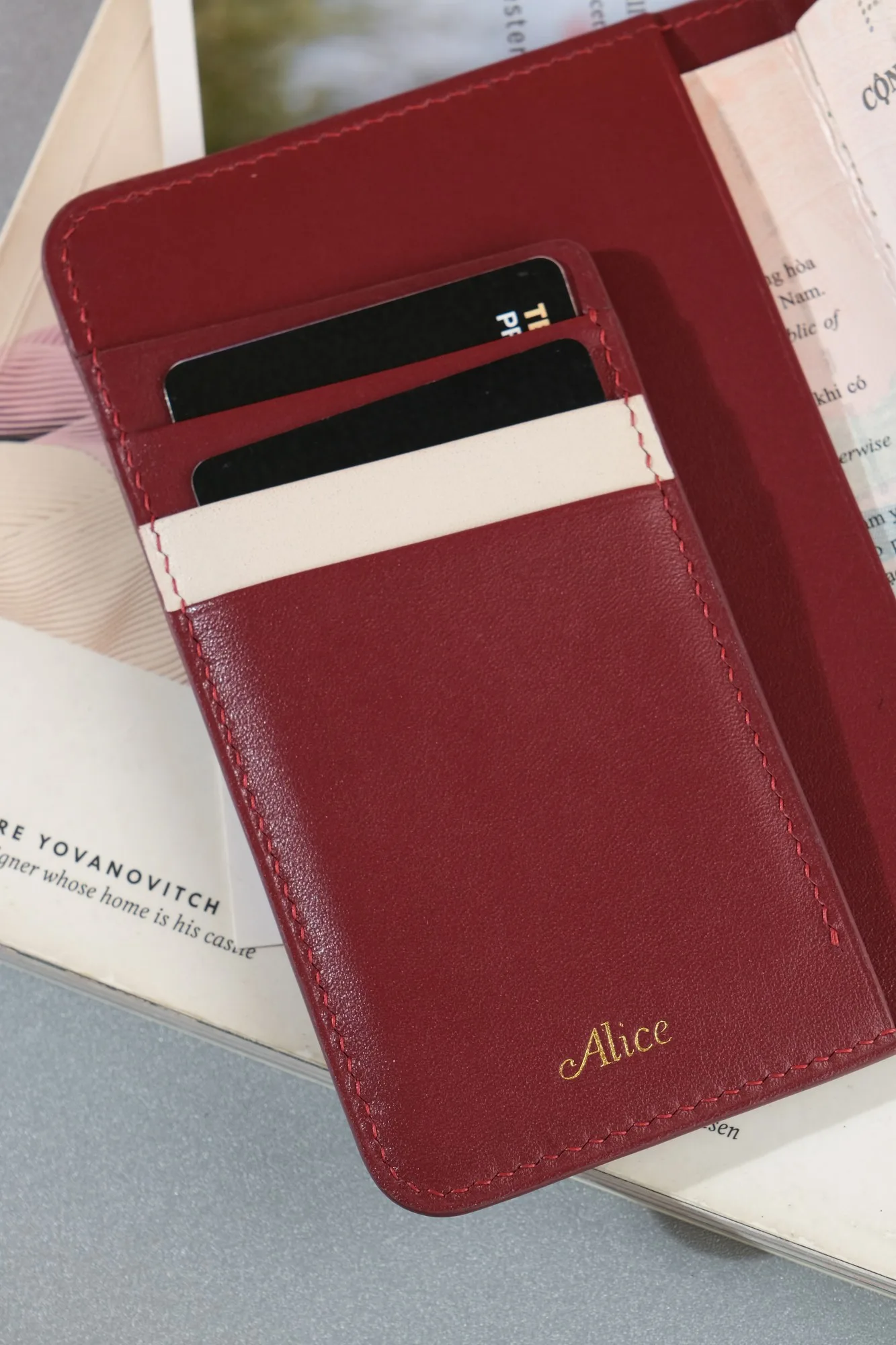 Ảnh Bao da hộ chiếu màu đỏ mận phối quai cài chữ H - Koi Leather