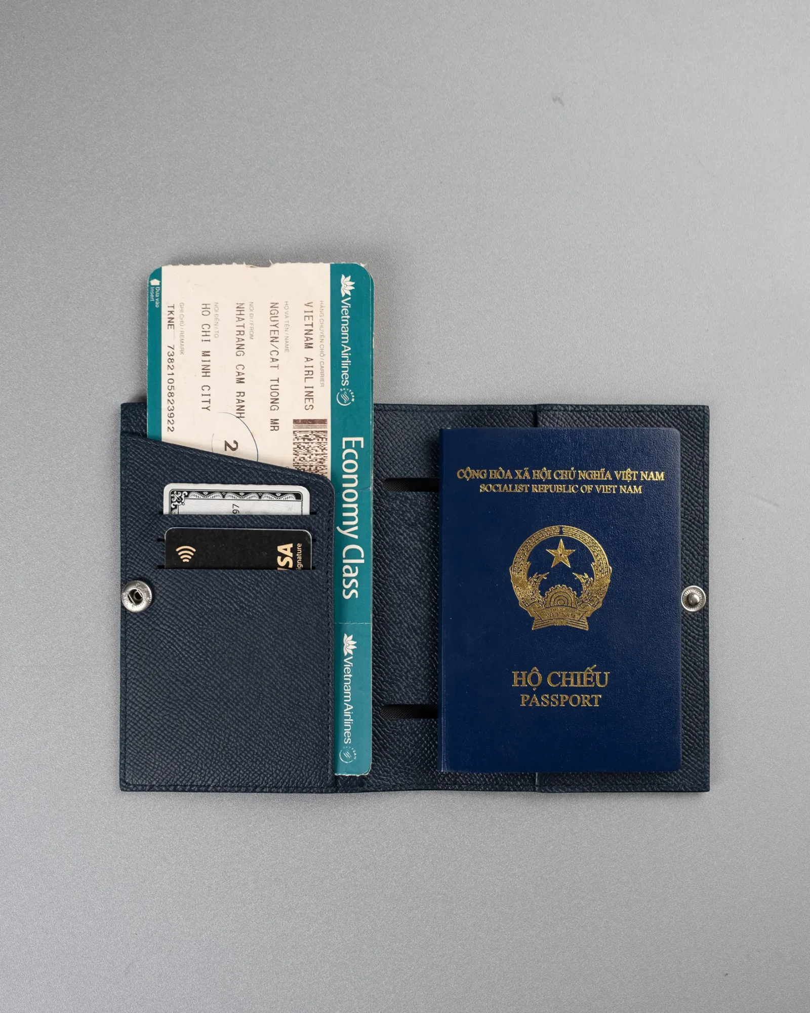 Ảnh Studio Passport - Koi Leather