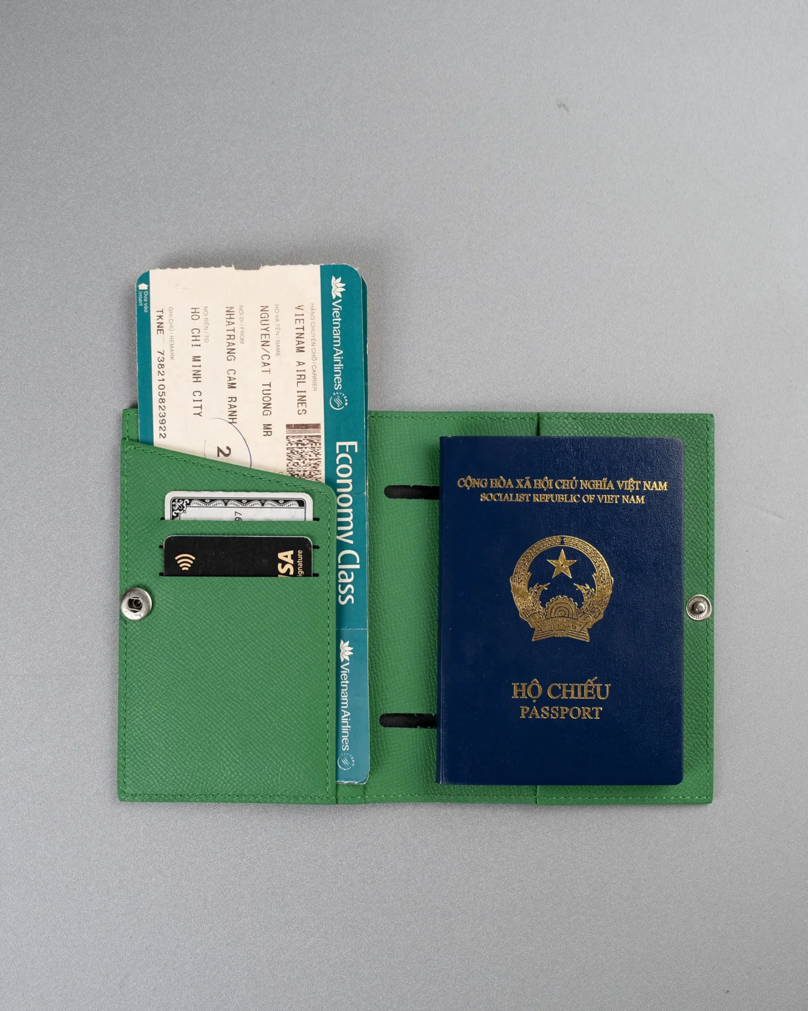 Ảnh Studio Passport - Koi Leather