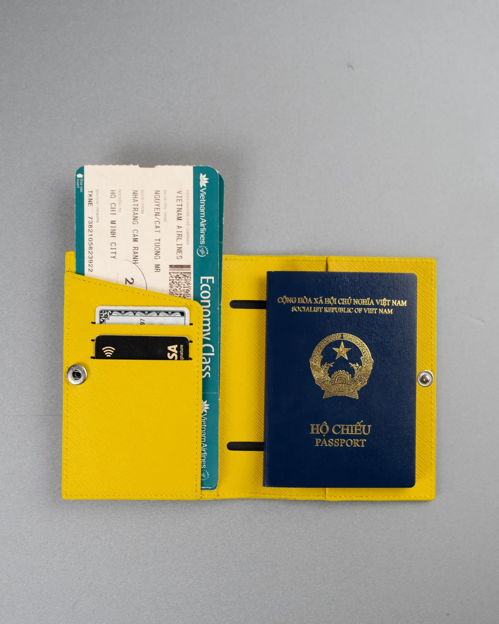 Ảnh Studio Passport - Koi Leather