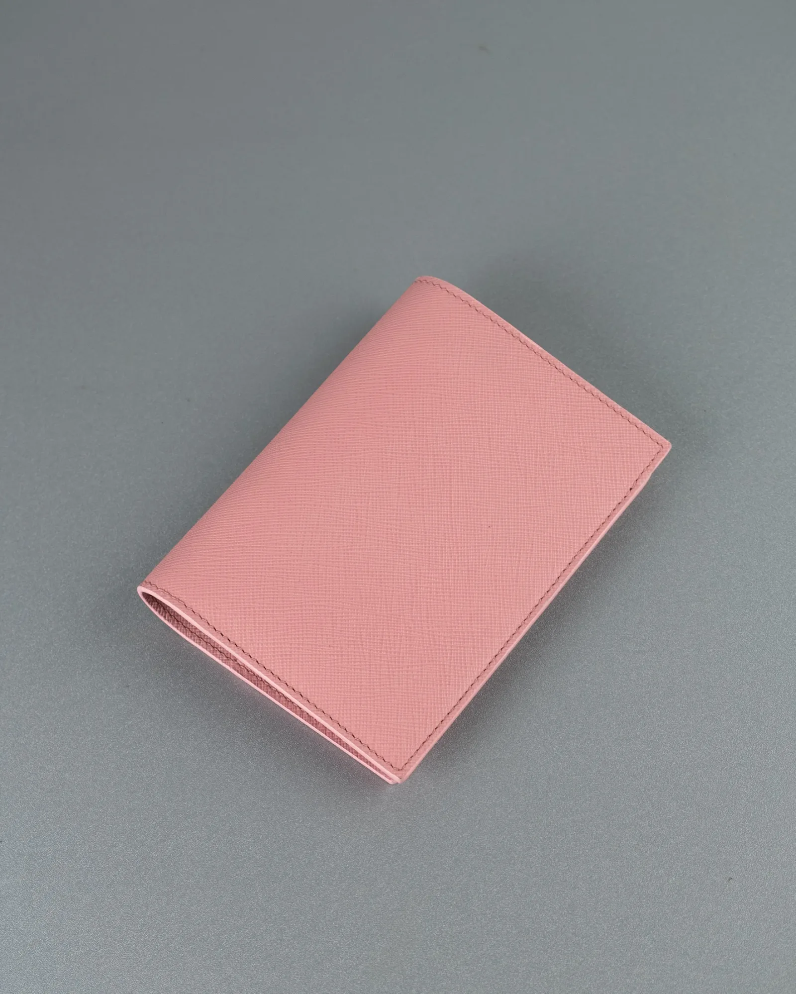 Ảnh Studio Passport - Koi Leather