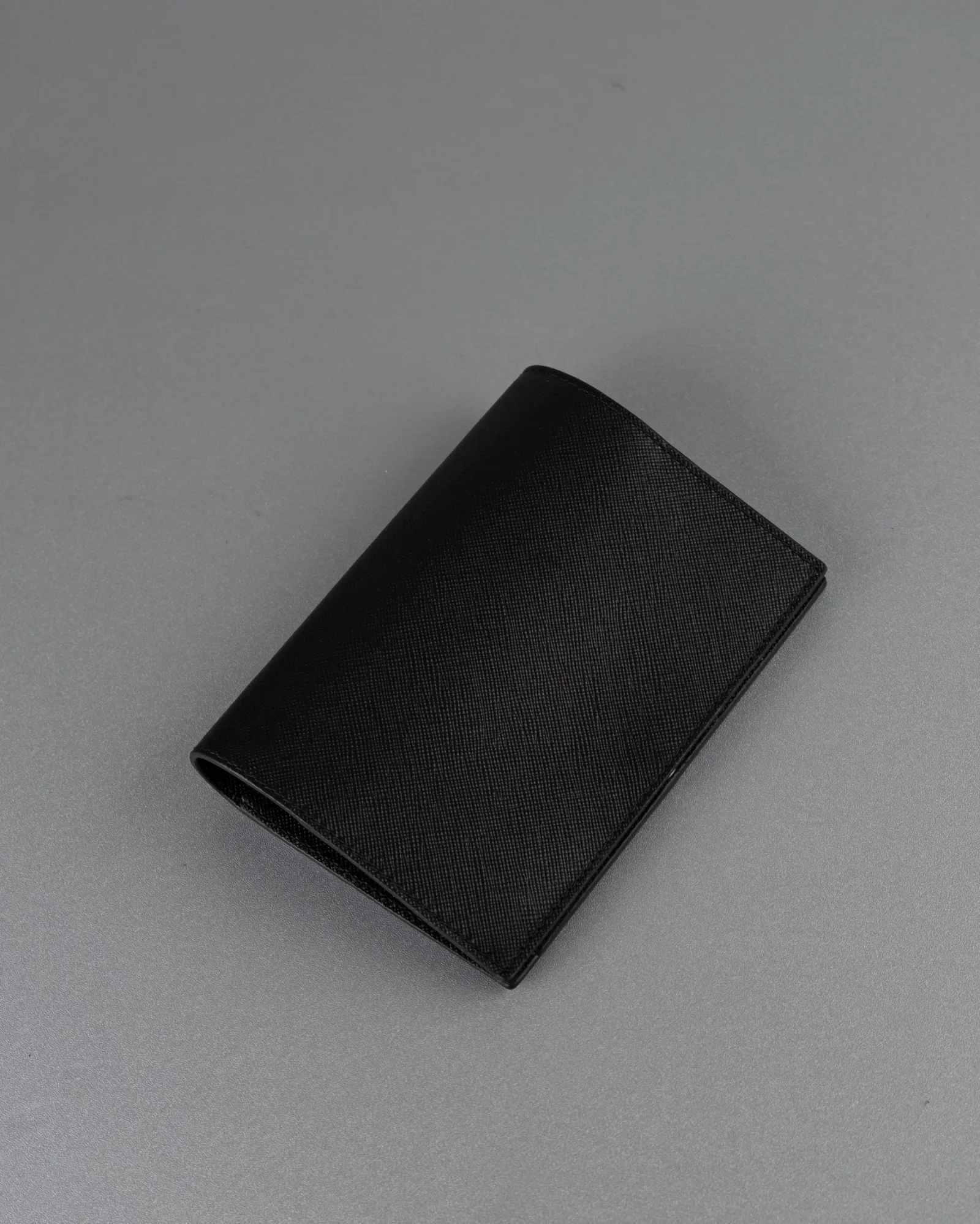 Ảnh Studio Passport - Koi Leather