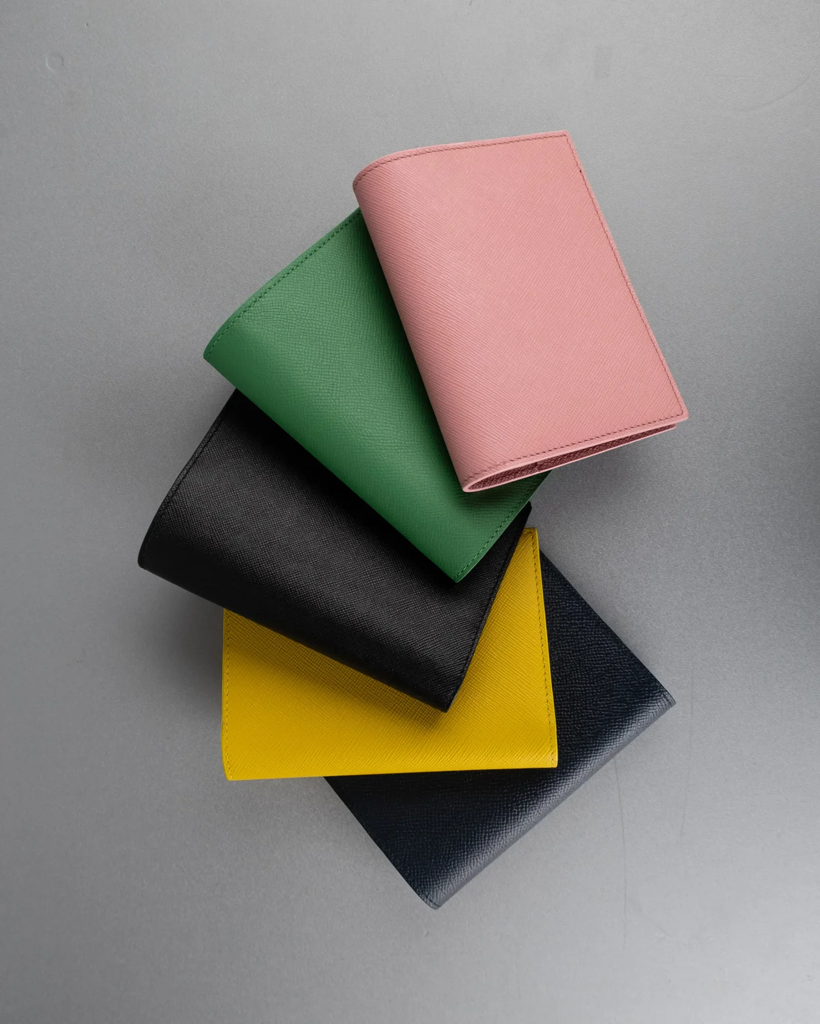 Ảnh Studio Passport - Koi Leather