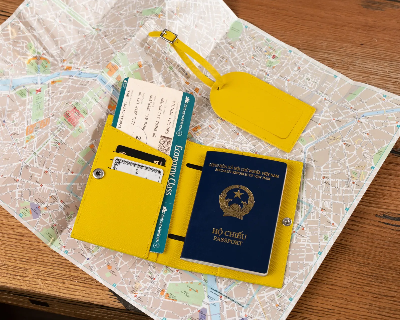 Ảnh Studio Passport - Koi Leather