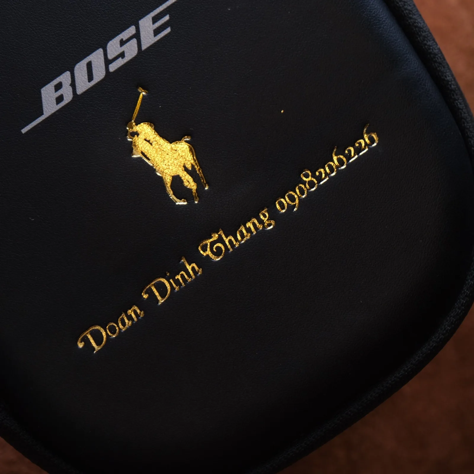 Ảnh Bọc da hộp tai nghe Bose da bò màu đen - Koi Leather