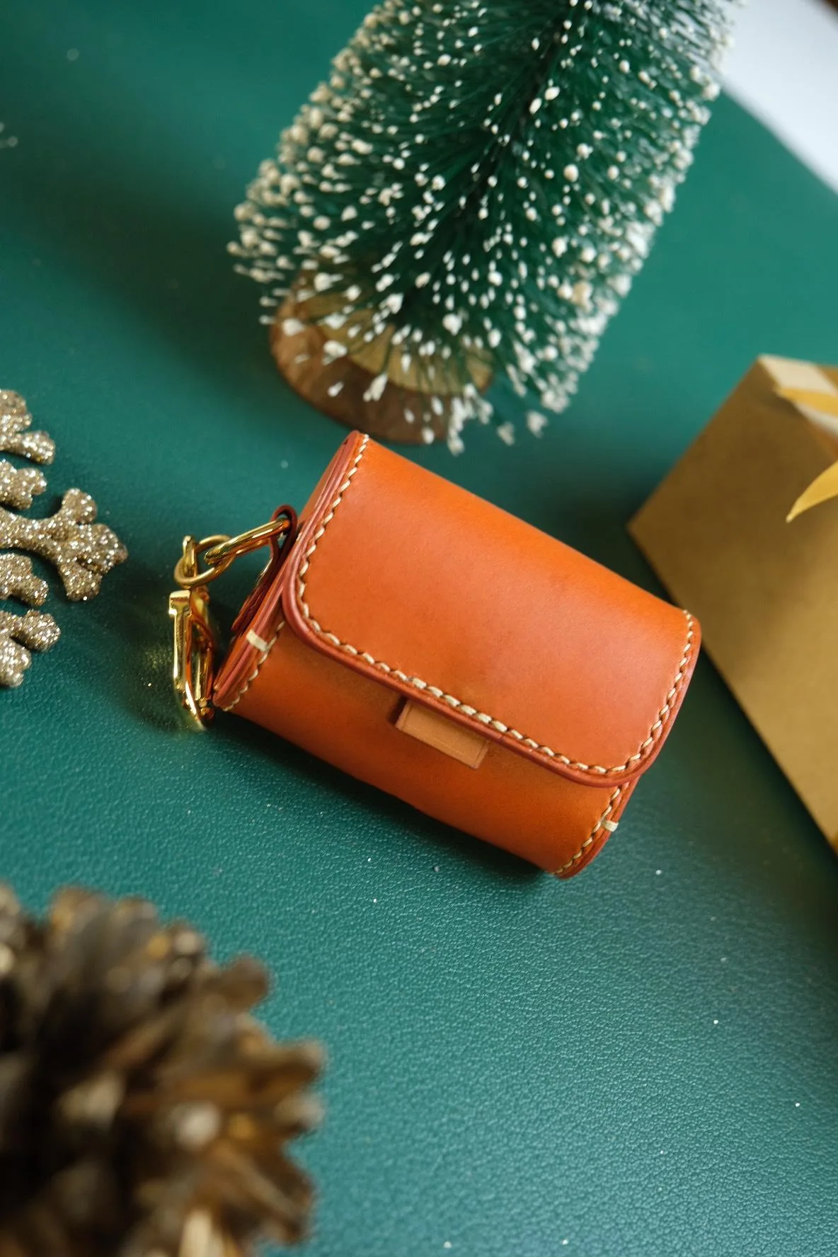 Airpod Cover - Da Buttero - SaddleBrown, Red, Peru, Green - Hình 3