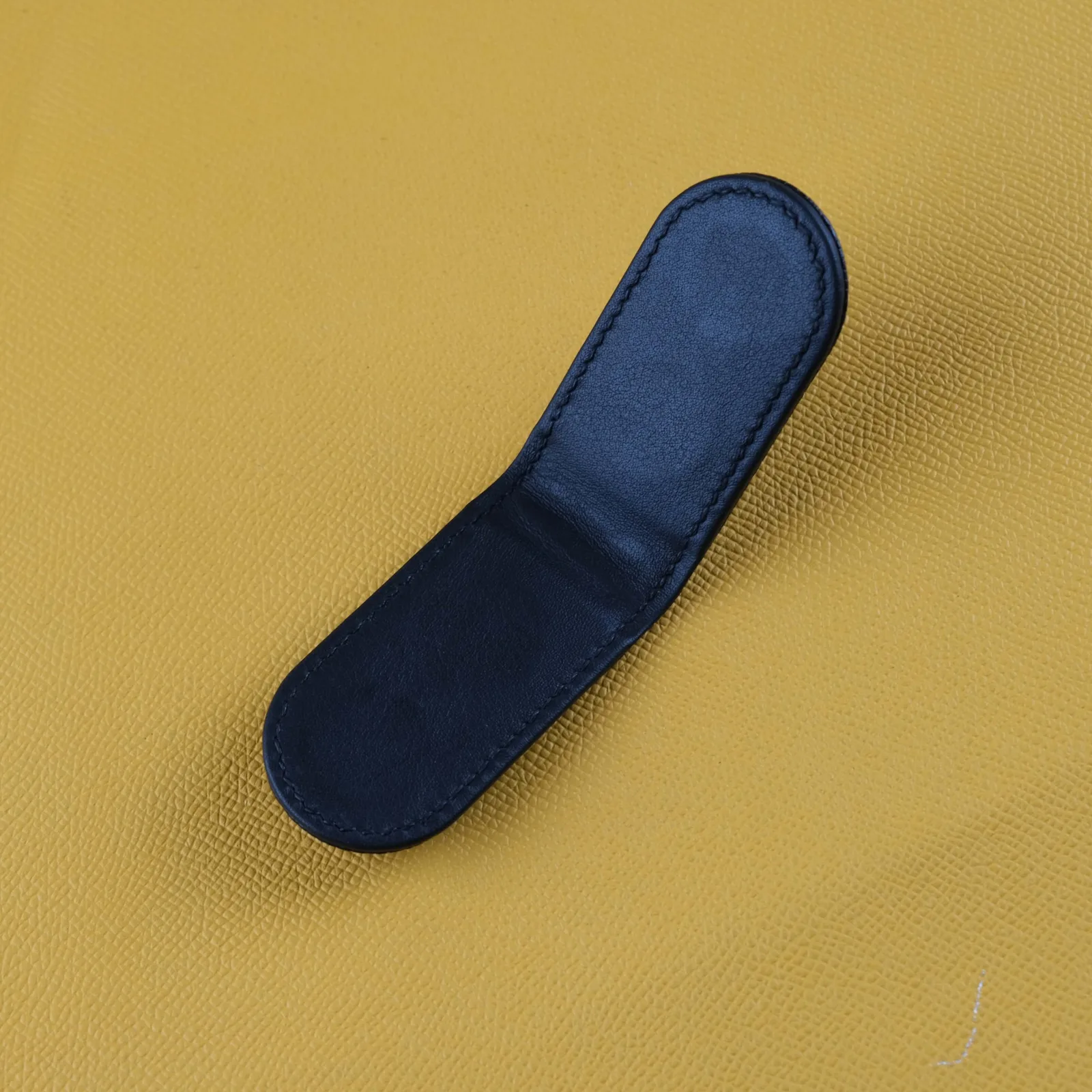 Ảnh Studio Kẹp tiền da Caviar chần trám nam châm - Koi Leather