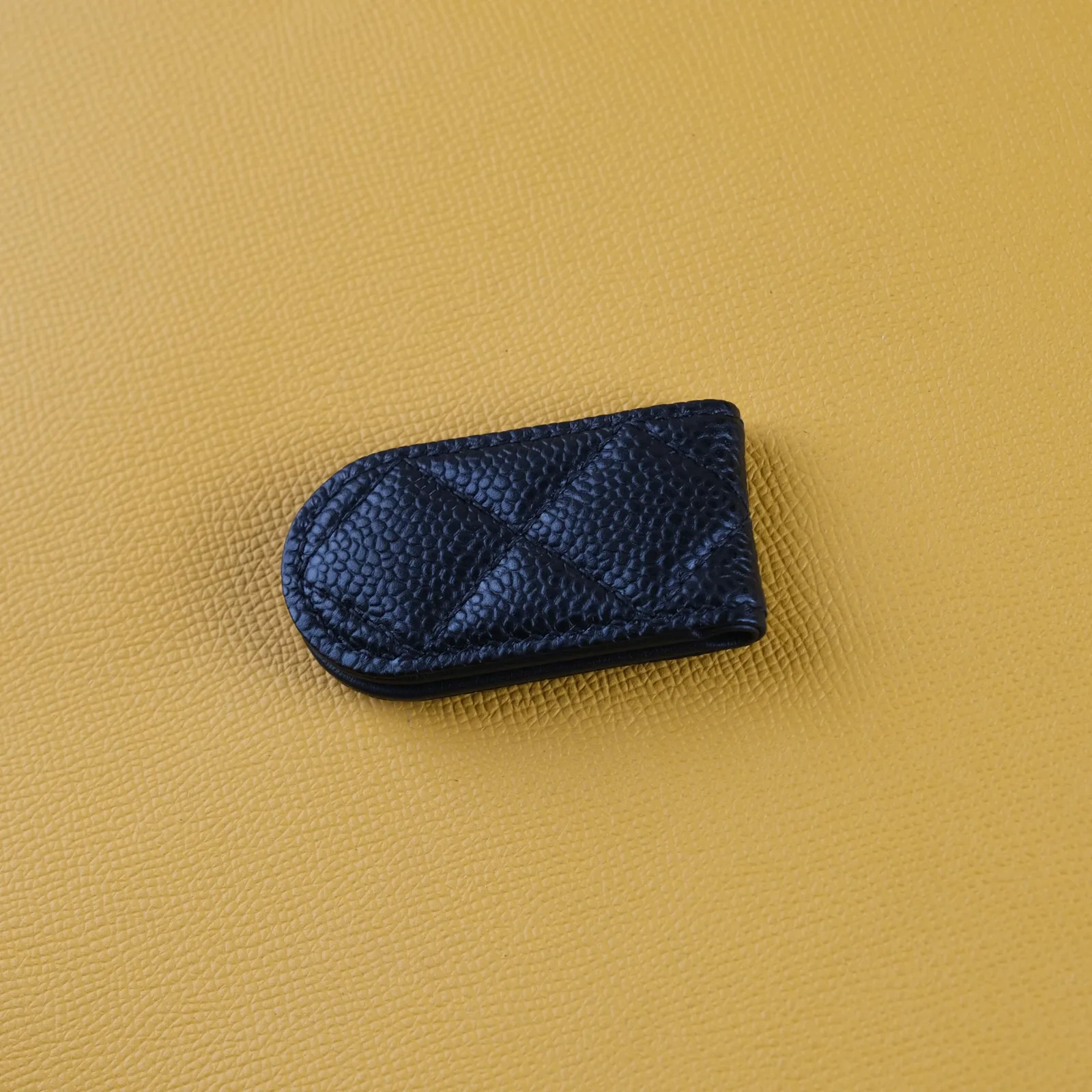 Ảnh Studio Kẹp tiền da Caviar chần trám nam châm - Koi Leather