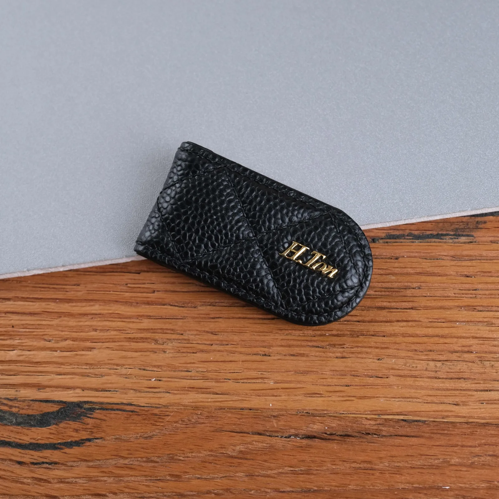 Ảnh Studio Kẹp tiền da Caviar chần trám nam châm - Koi Leather