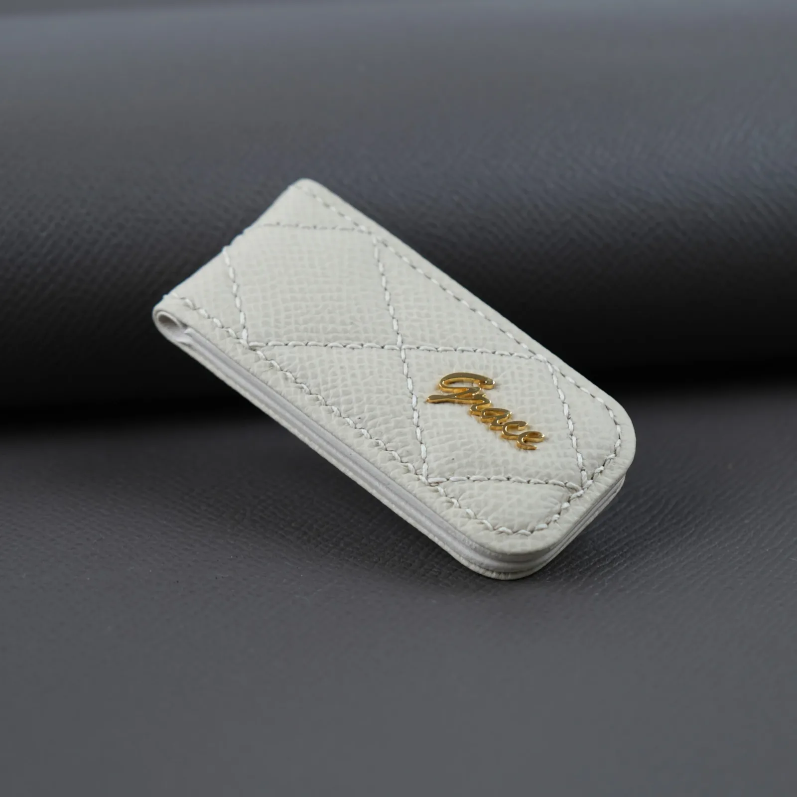 Ảnh Studio Money clip epsom kem - may trám - KOI Leather